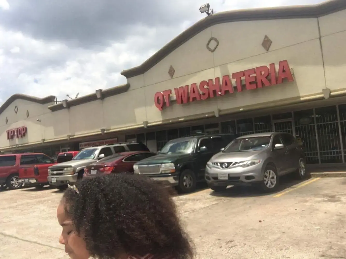 Q T Washateria - Image 4