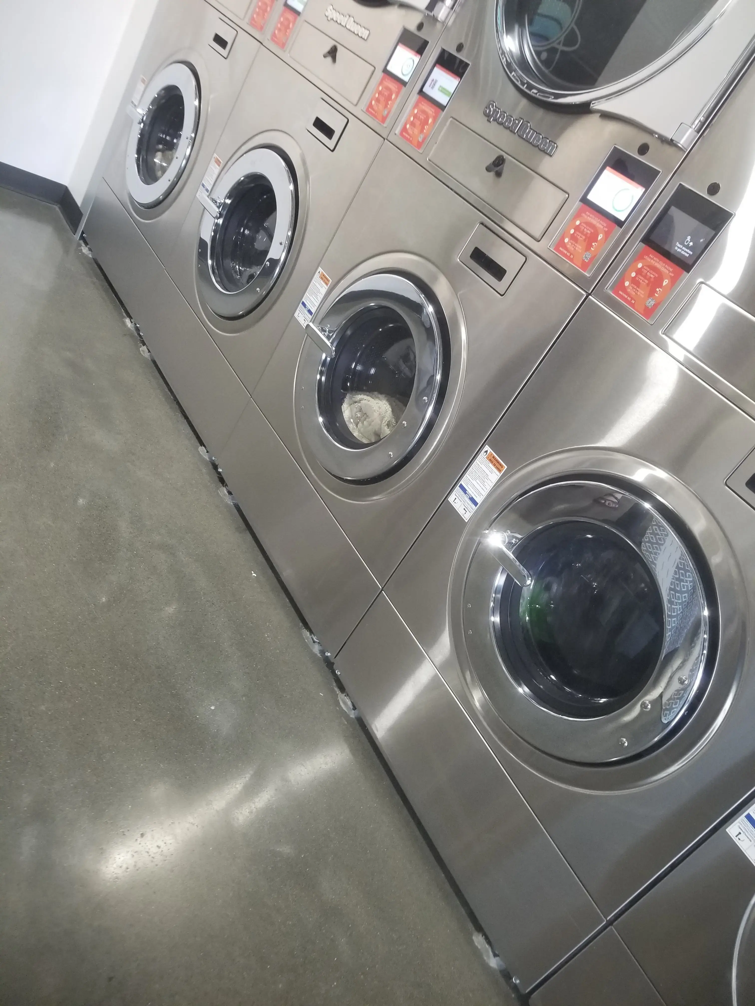 Quantum Laundry Lounge - Image 17