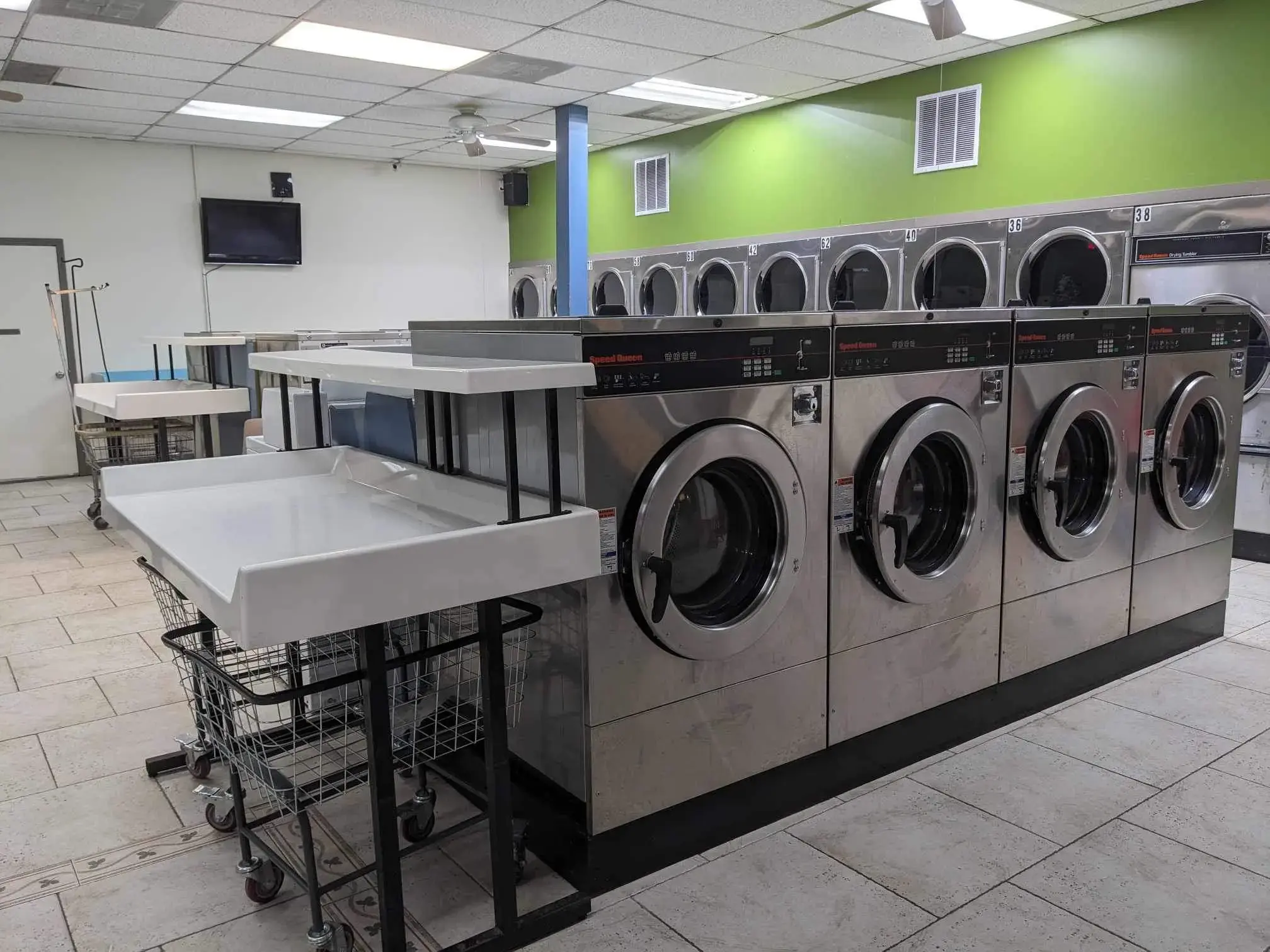Quarters Coin Laundry - Image 17