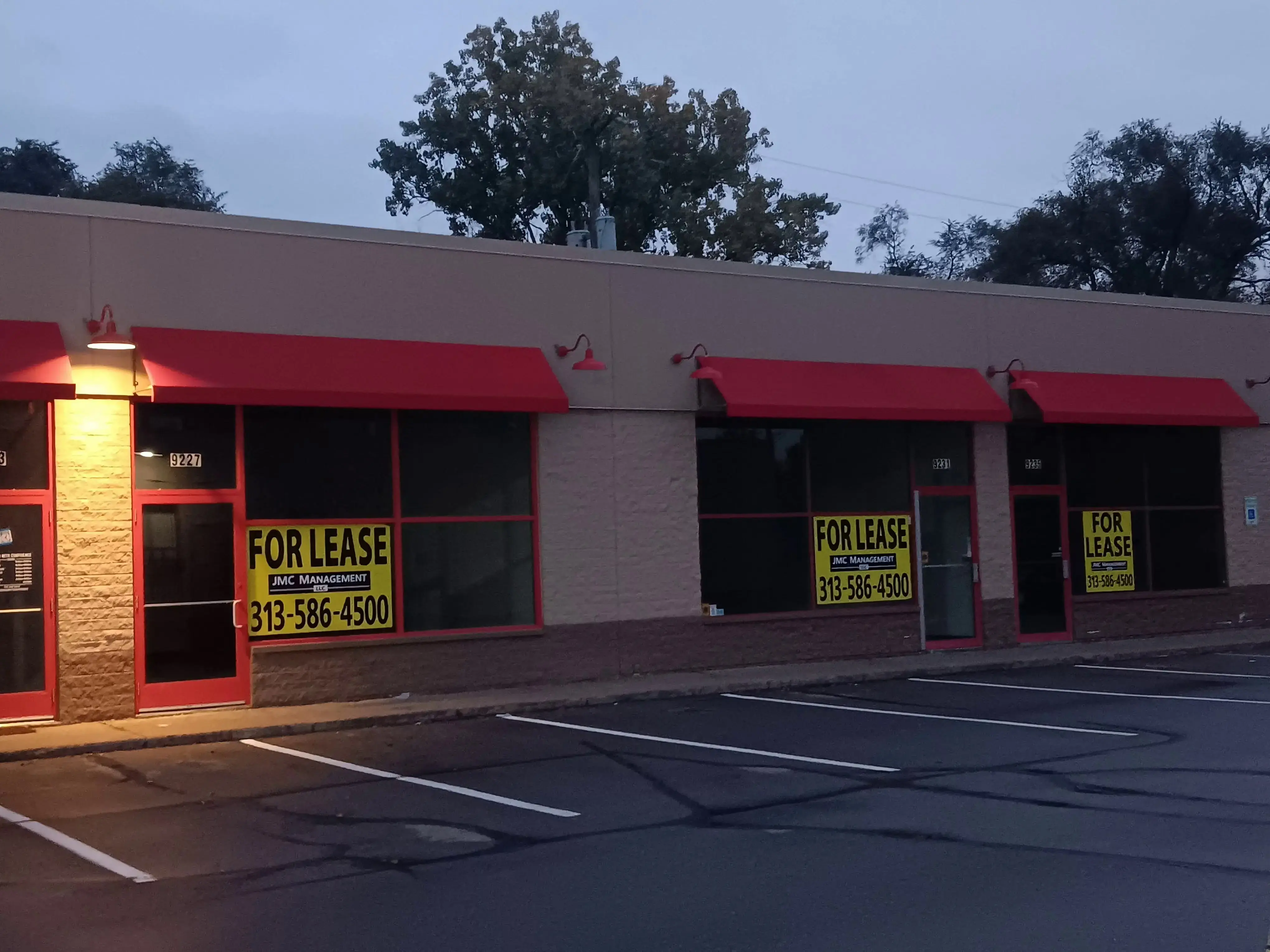 Quarters Coin Laundry thumbnail 4