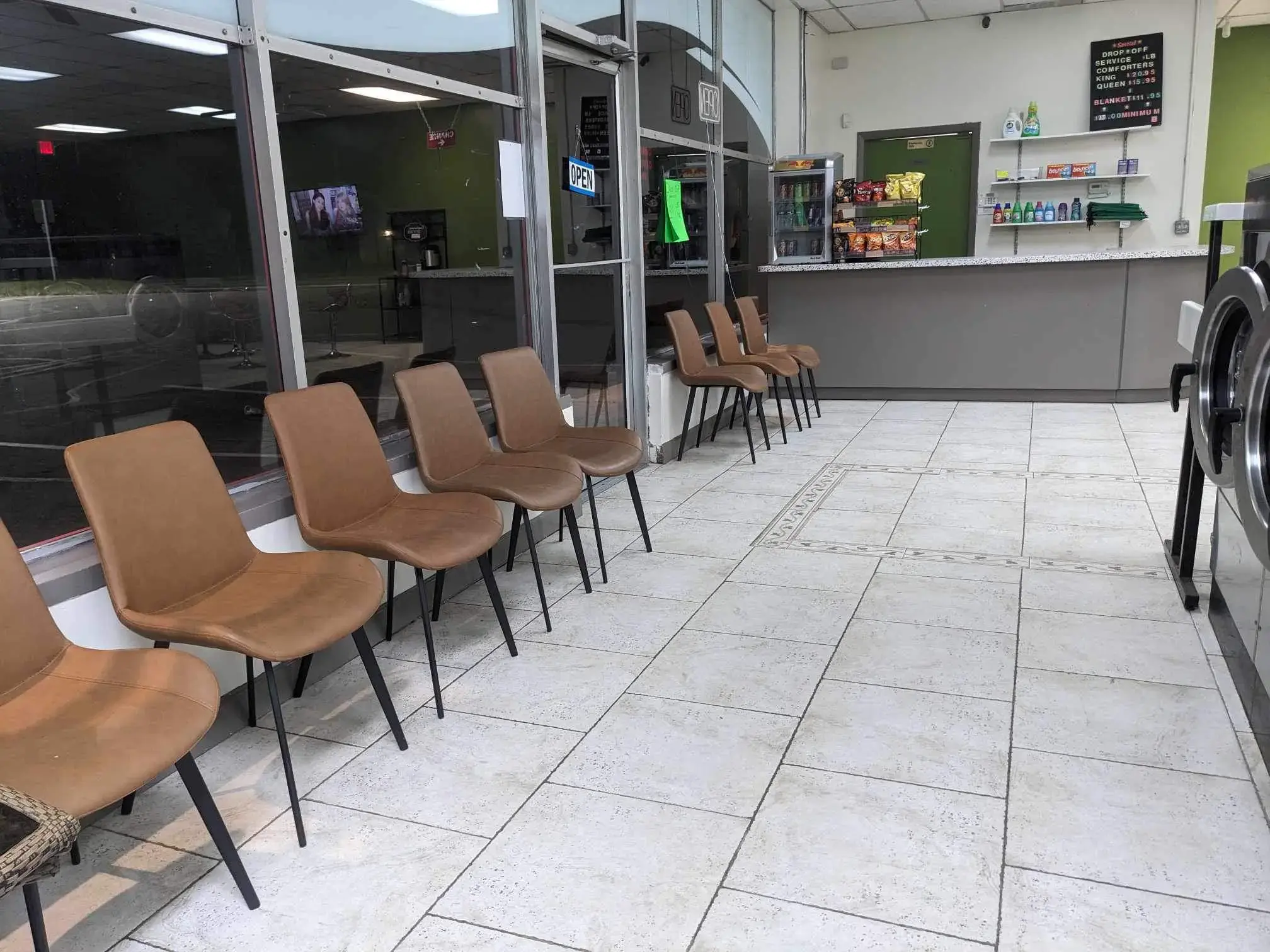 Quarters Coin Laundry - Image 5