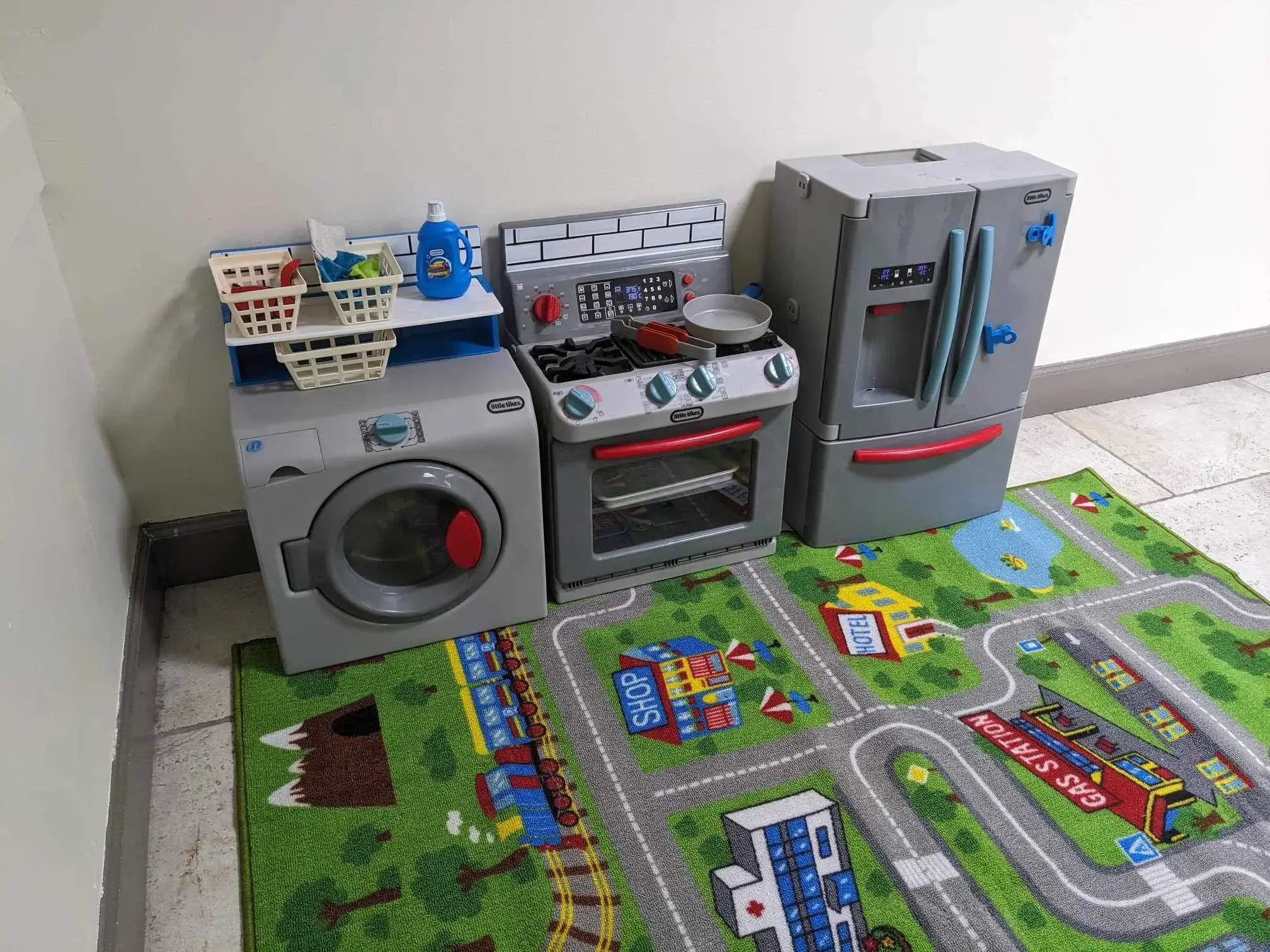 Quarters Coin Laundry - Image 3