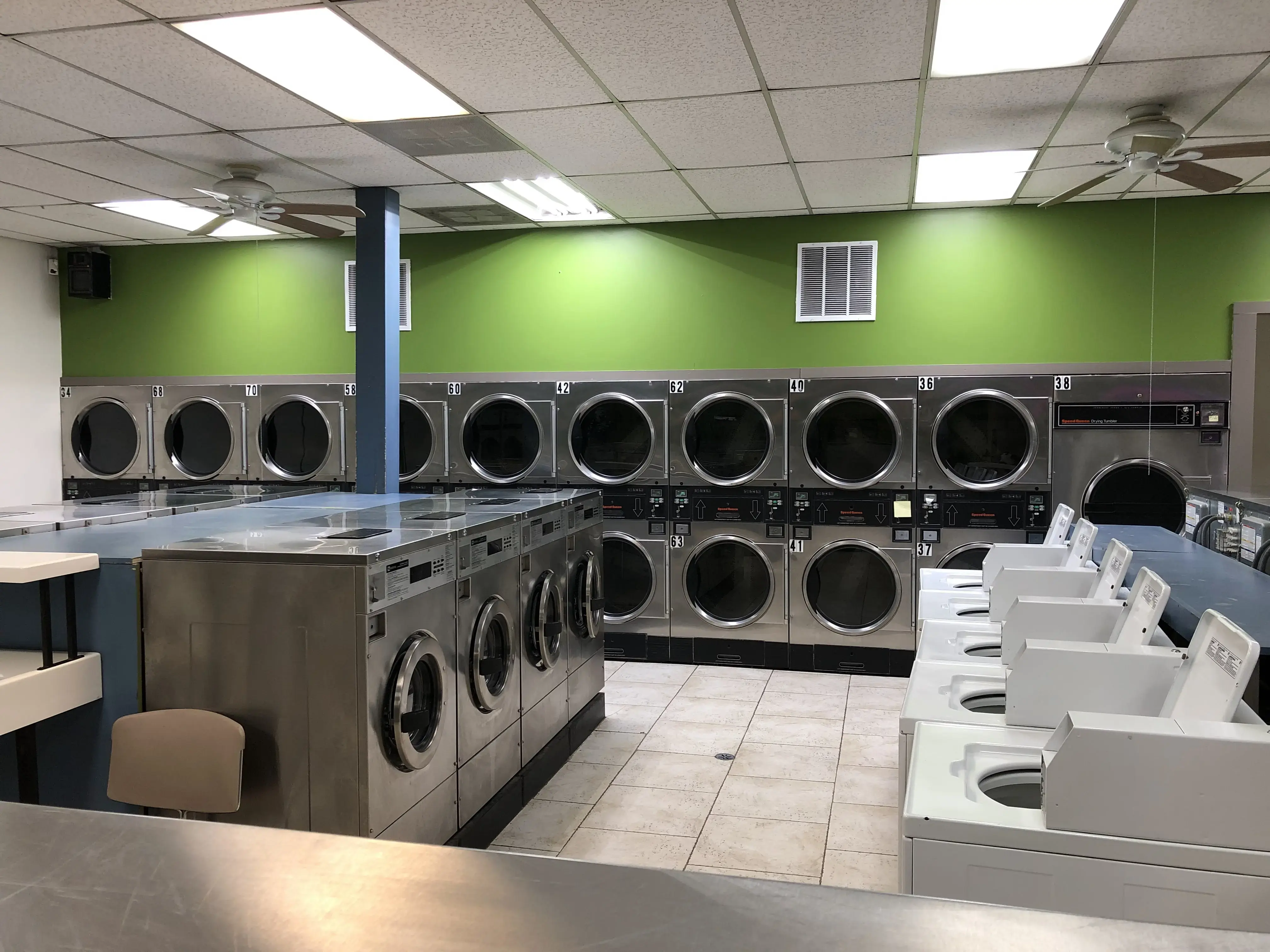 Quarters Coin Laundry thumbnail 12