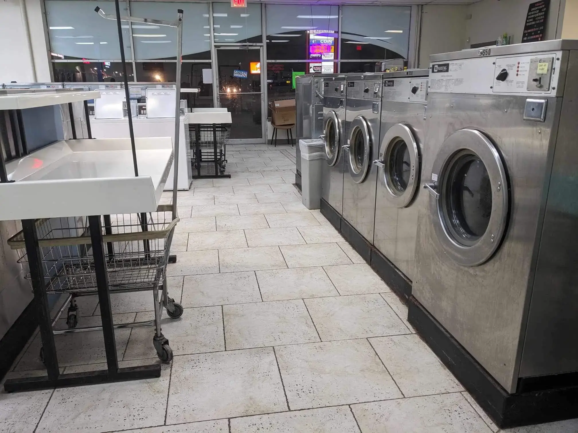 Quarters Coin Laundry thumbnail 2