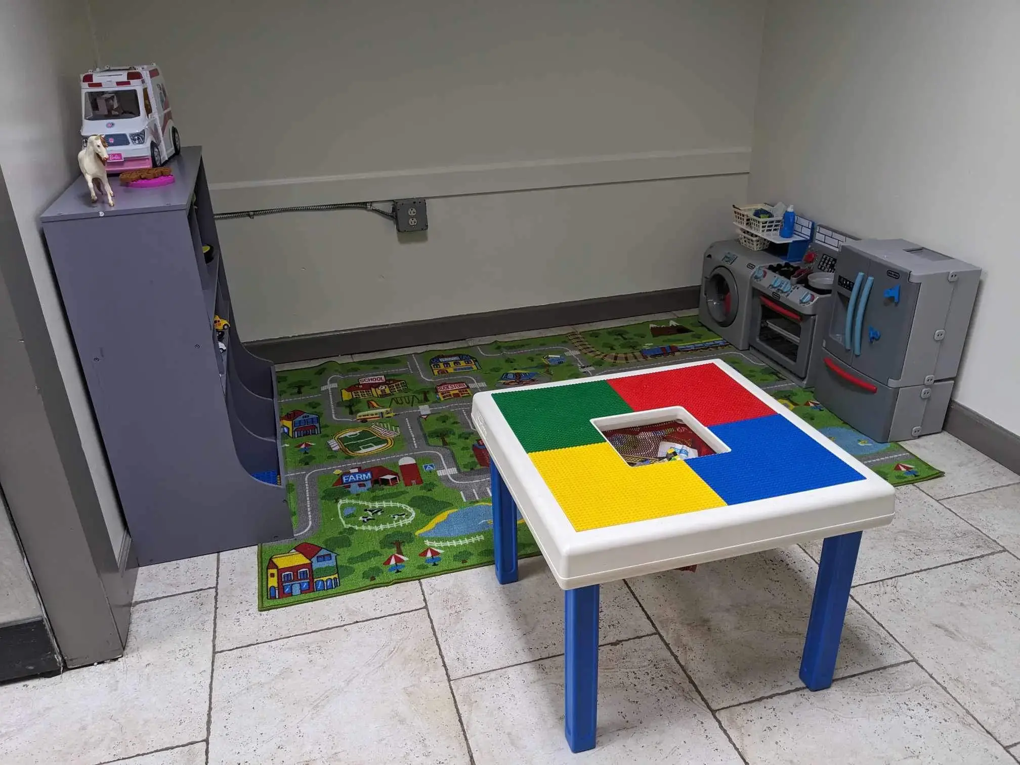 Quarters Coin Laundry thumbnail 11