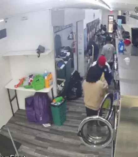 Queen Anne Laundromat thumbnail 12