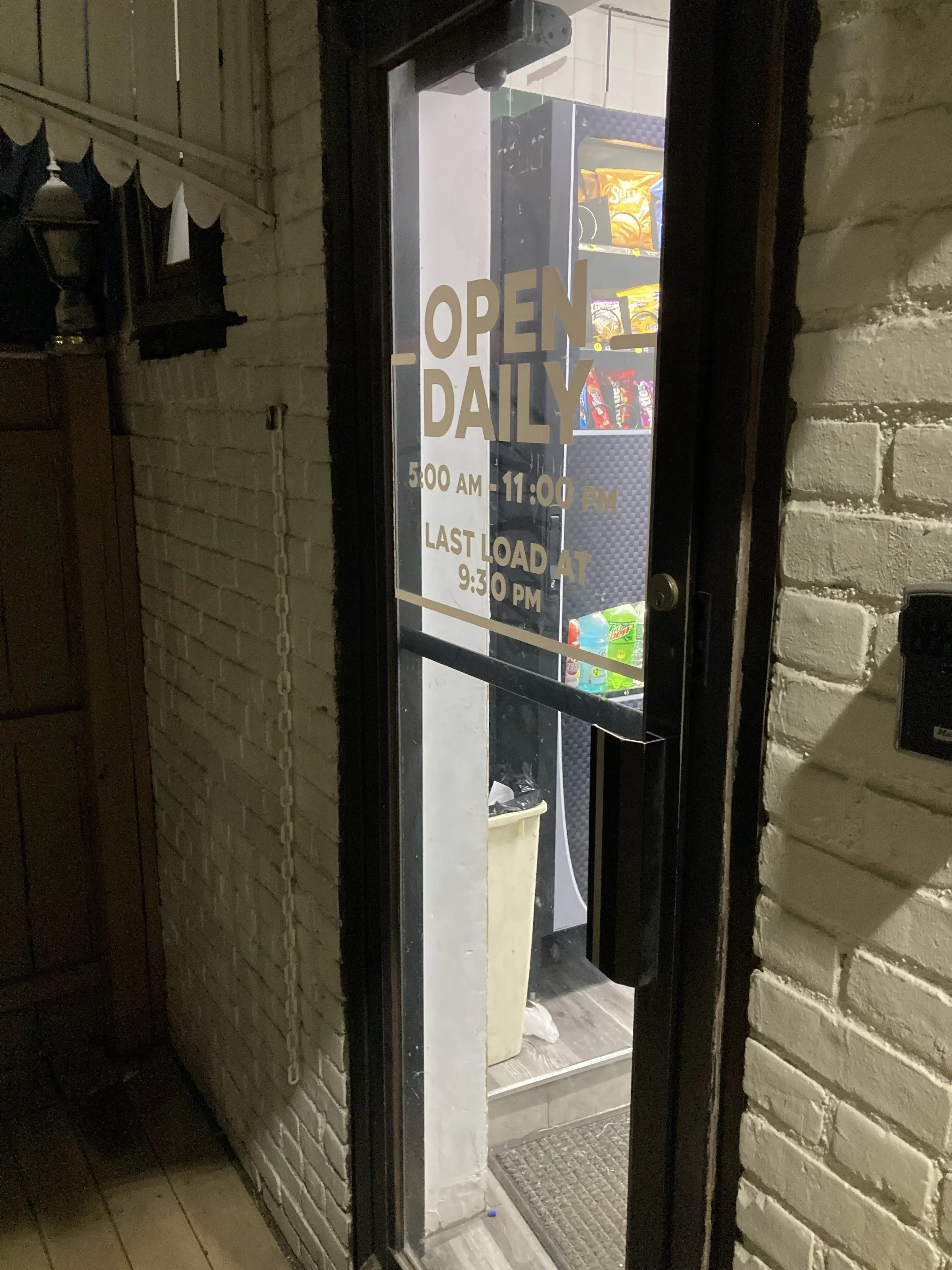 Queen Anne Laundromat thumbnail 14