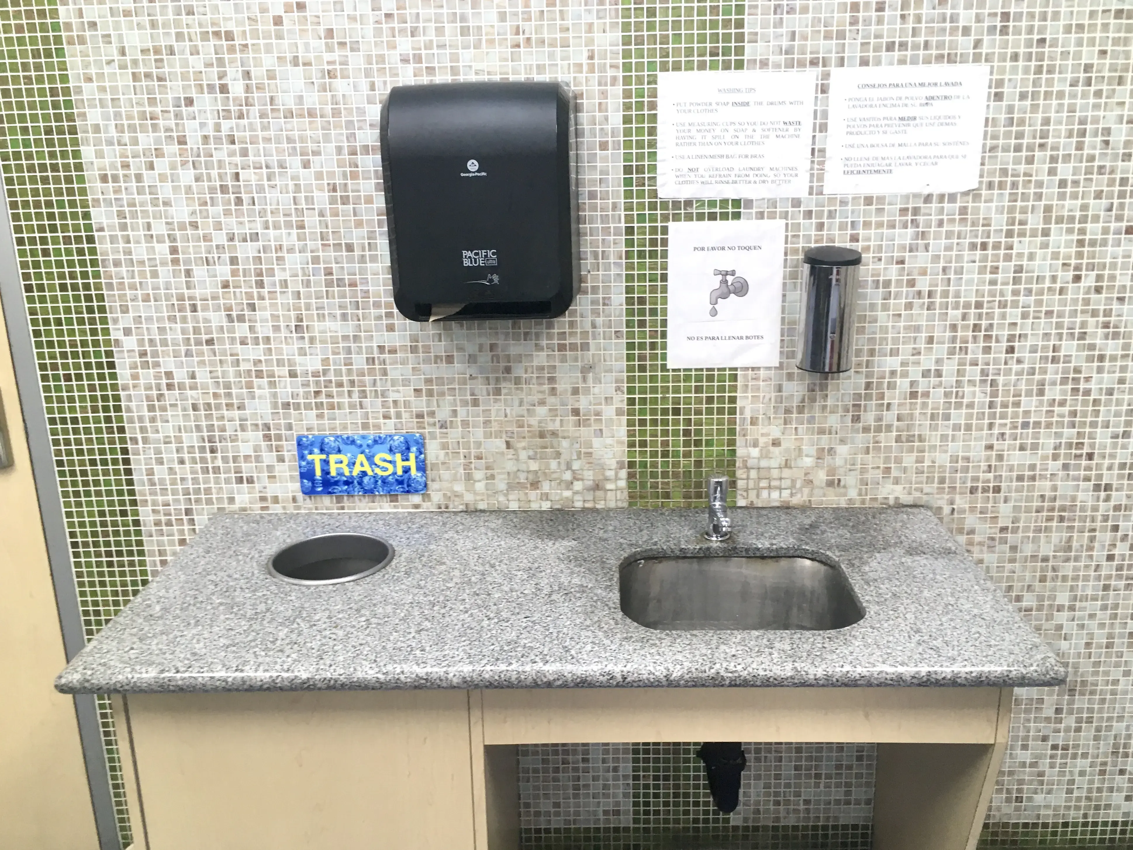 Queen Wash Laundry - Laundromat Oxnard. Drop Off. Fluff & Fold - Image 15