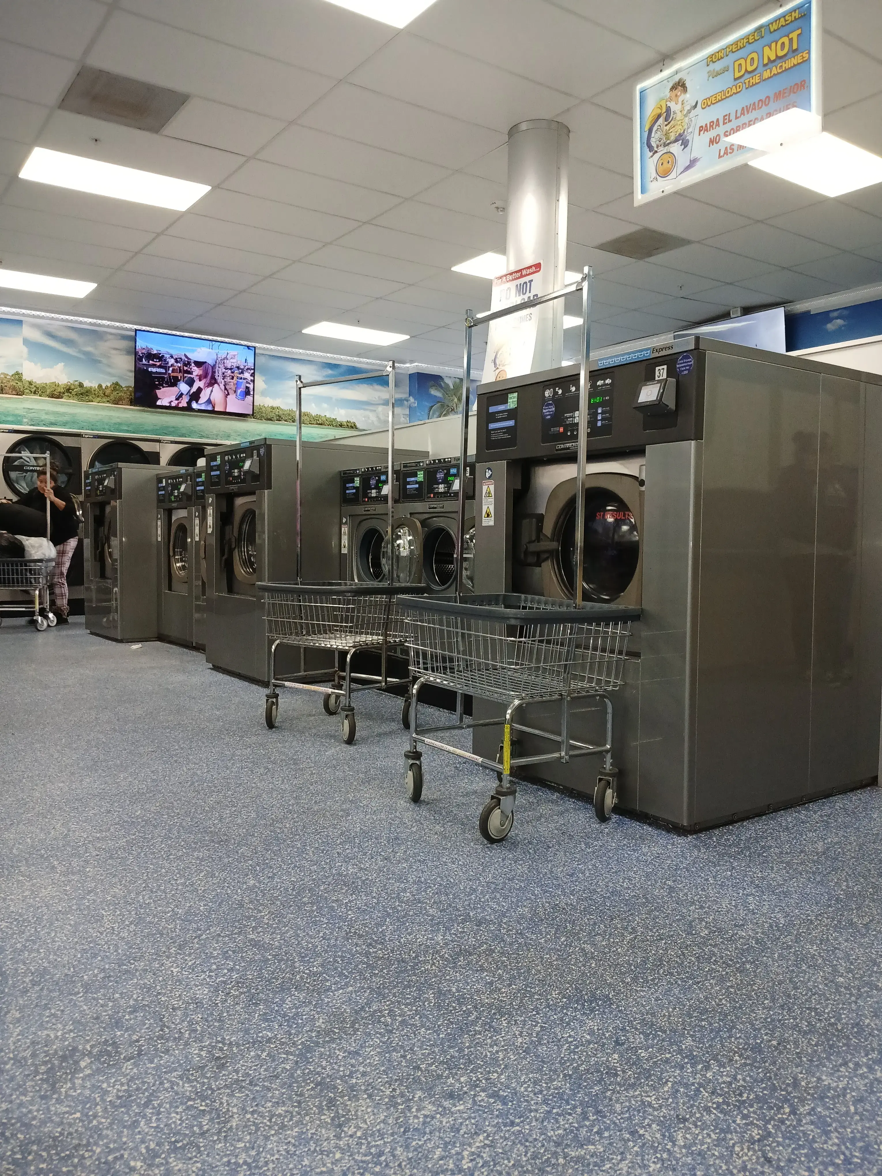 Queen Wash Laundry - Laundromat Oxnard. Drop Off. Fluff & Fold - Image 16
