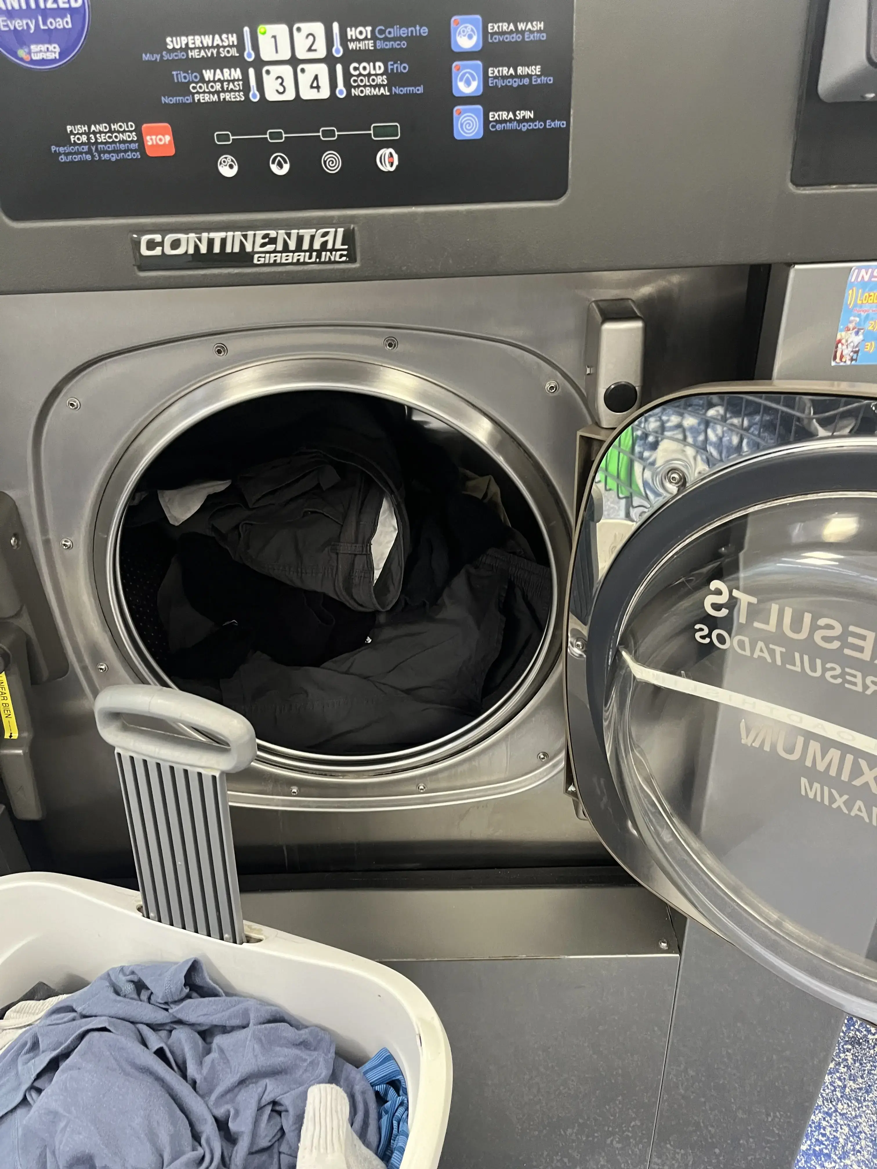 Queen Wash Laundry - Laundromat Oxnard. Drop Off. Fluff & Fold - Image 3
