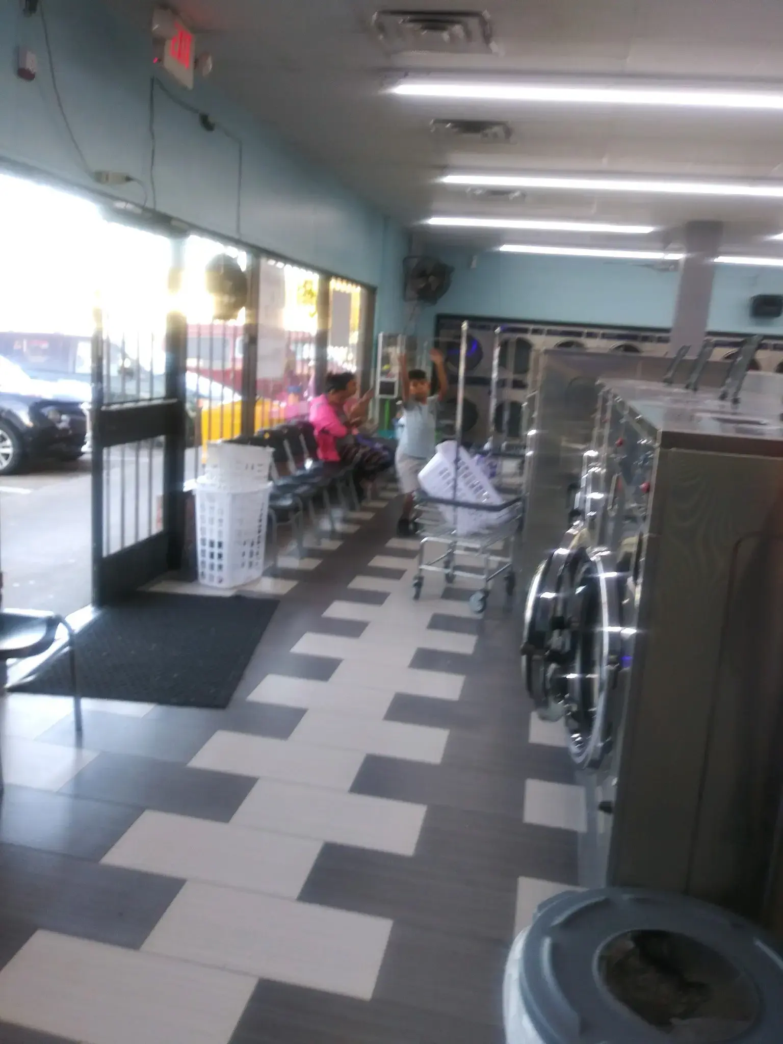 QUEEN Wash&Dry Coin Laundry thumbnail 20