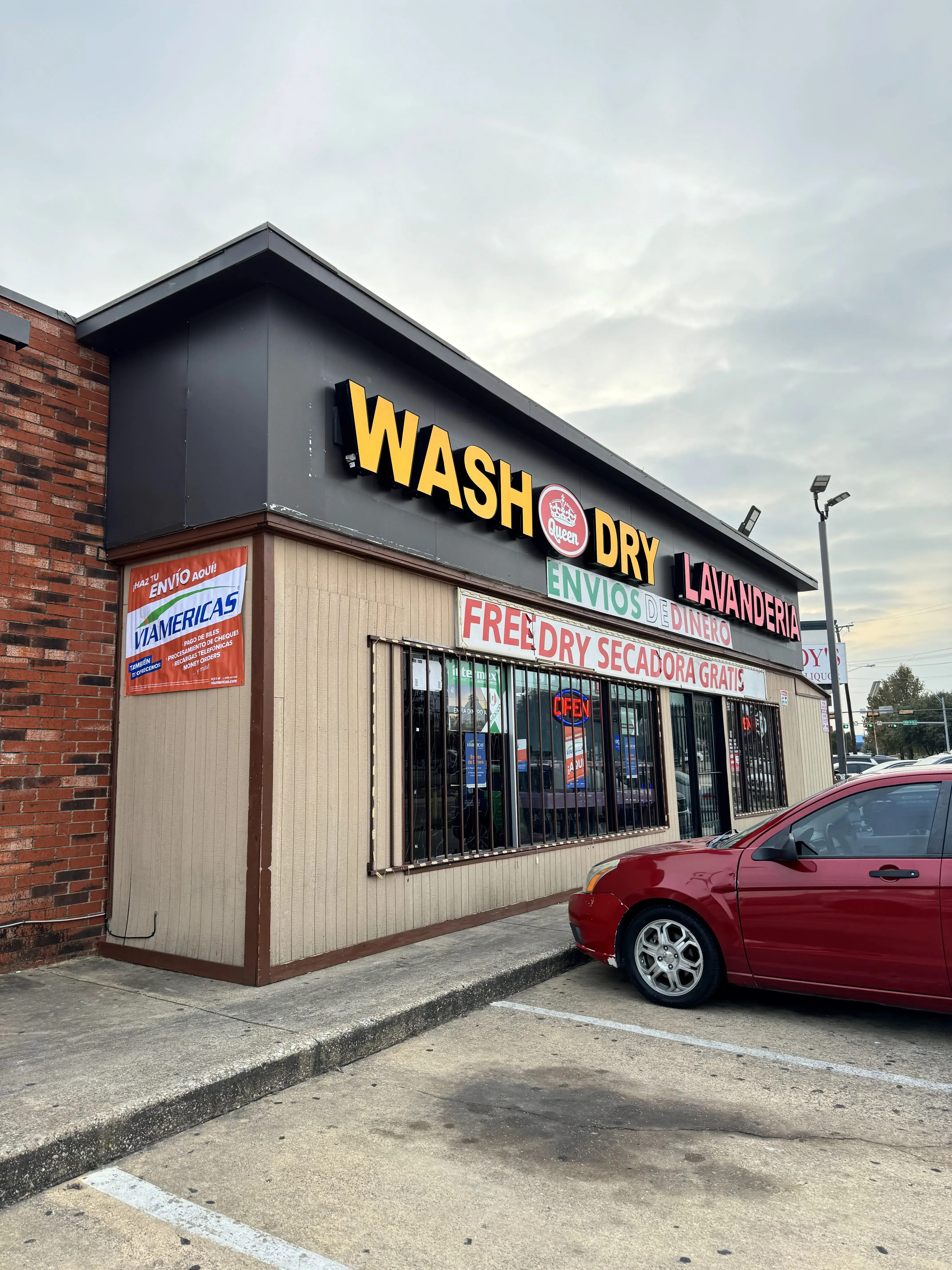 QUEEN Wash&Dry Coin Laundry thumbnail 9