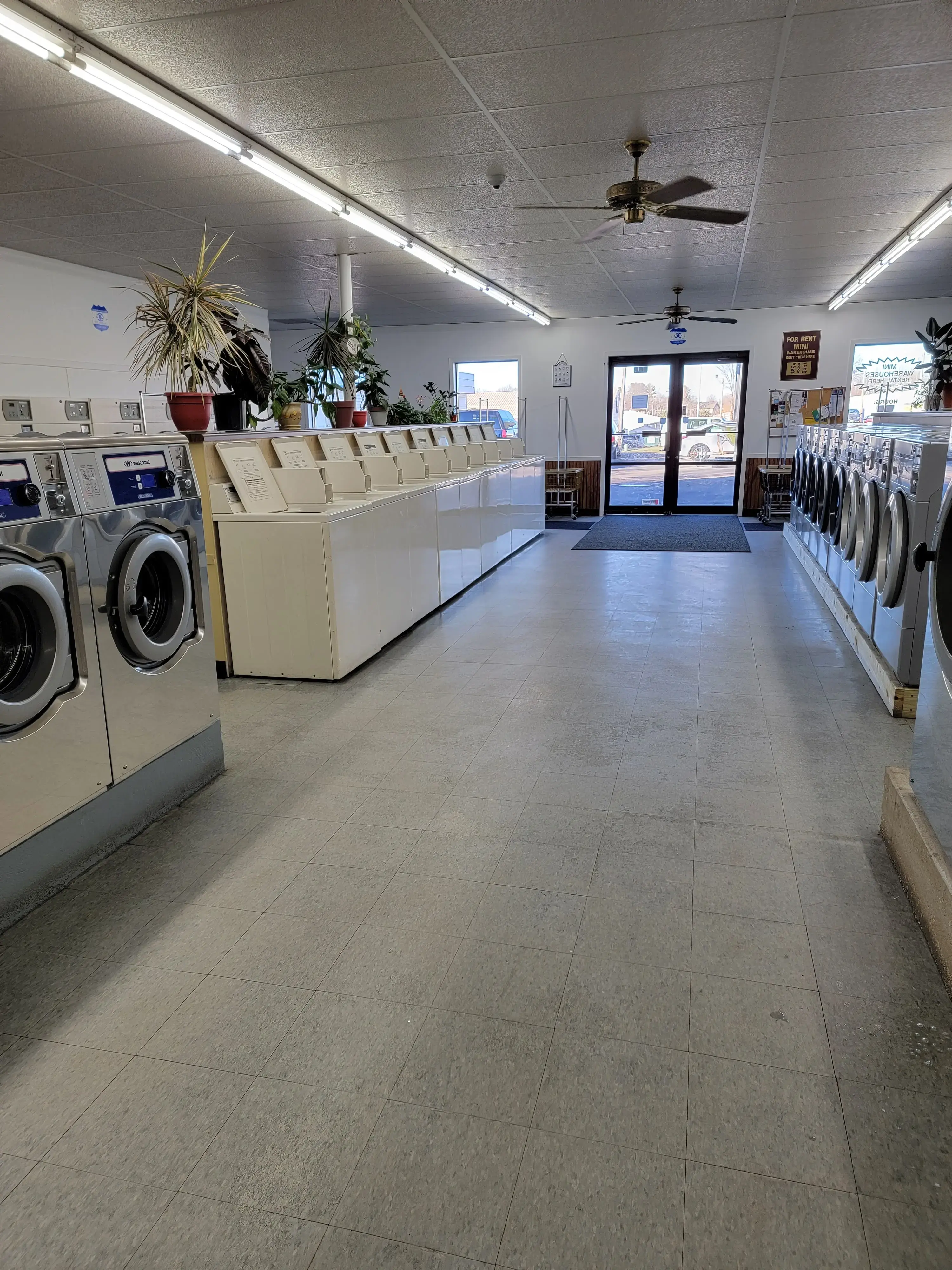 Queens Laundromat - Image 11