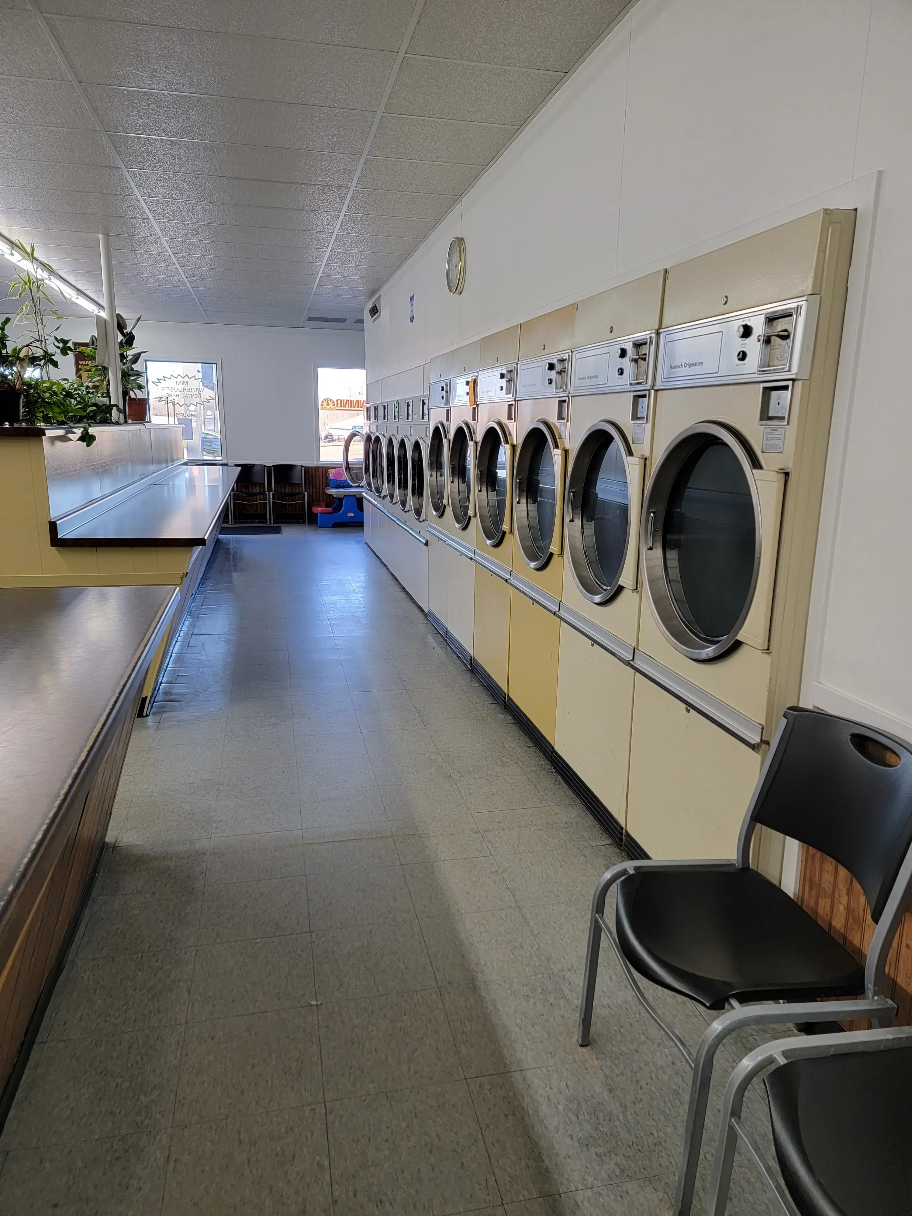 Queens Laundromat - Image 12