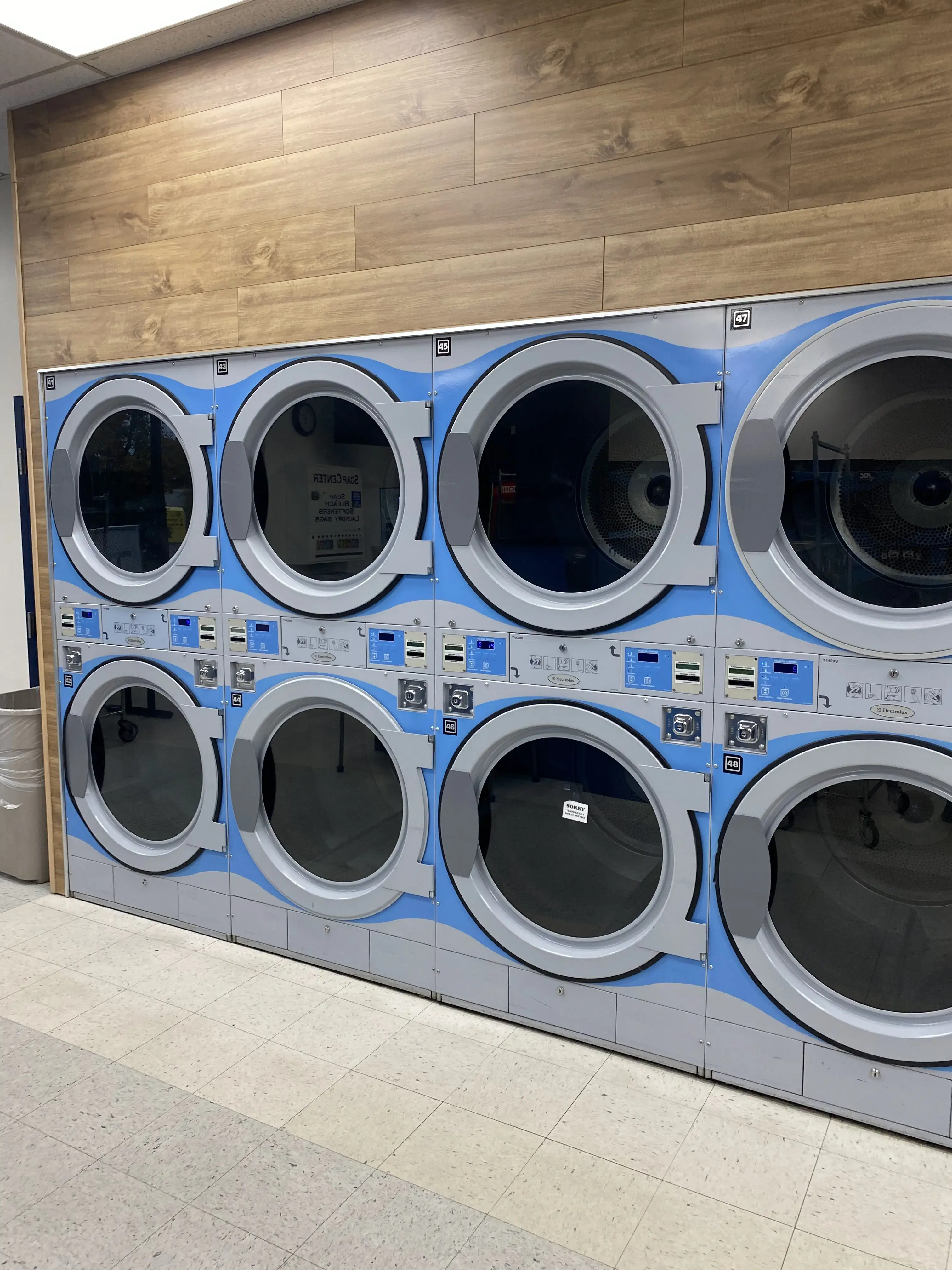 Quick and Clean Laundromat - Image 19