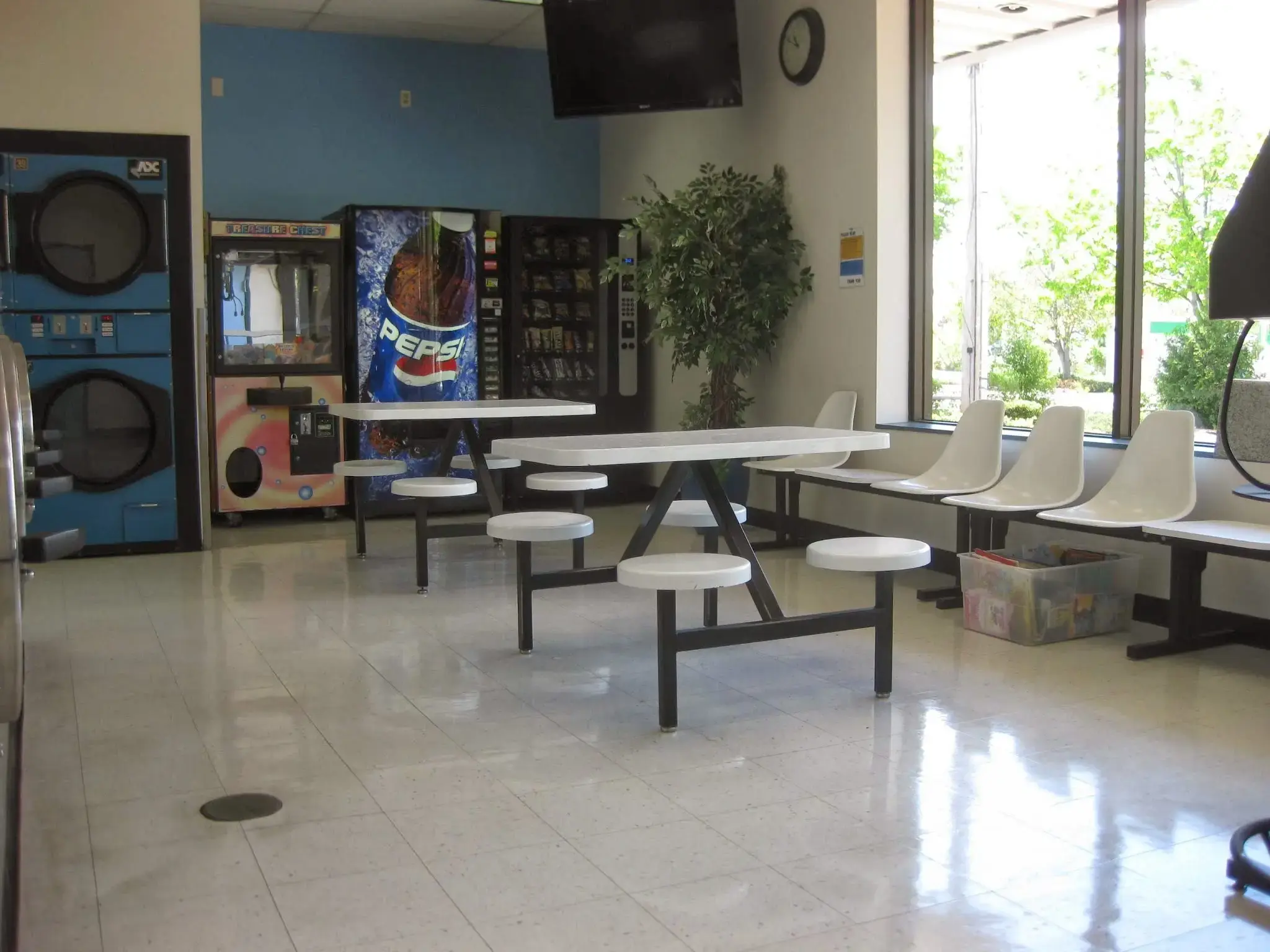 Quick and Clean Laundromat thumbnail 4