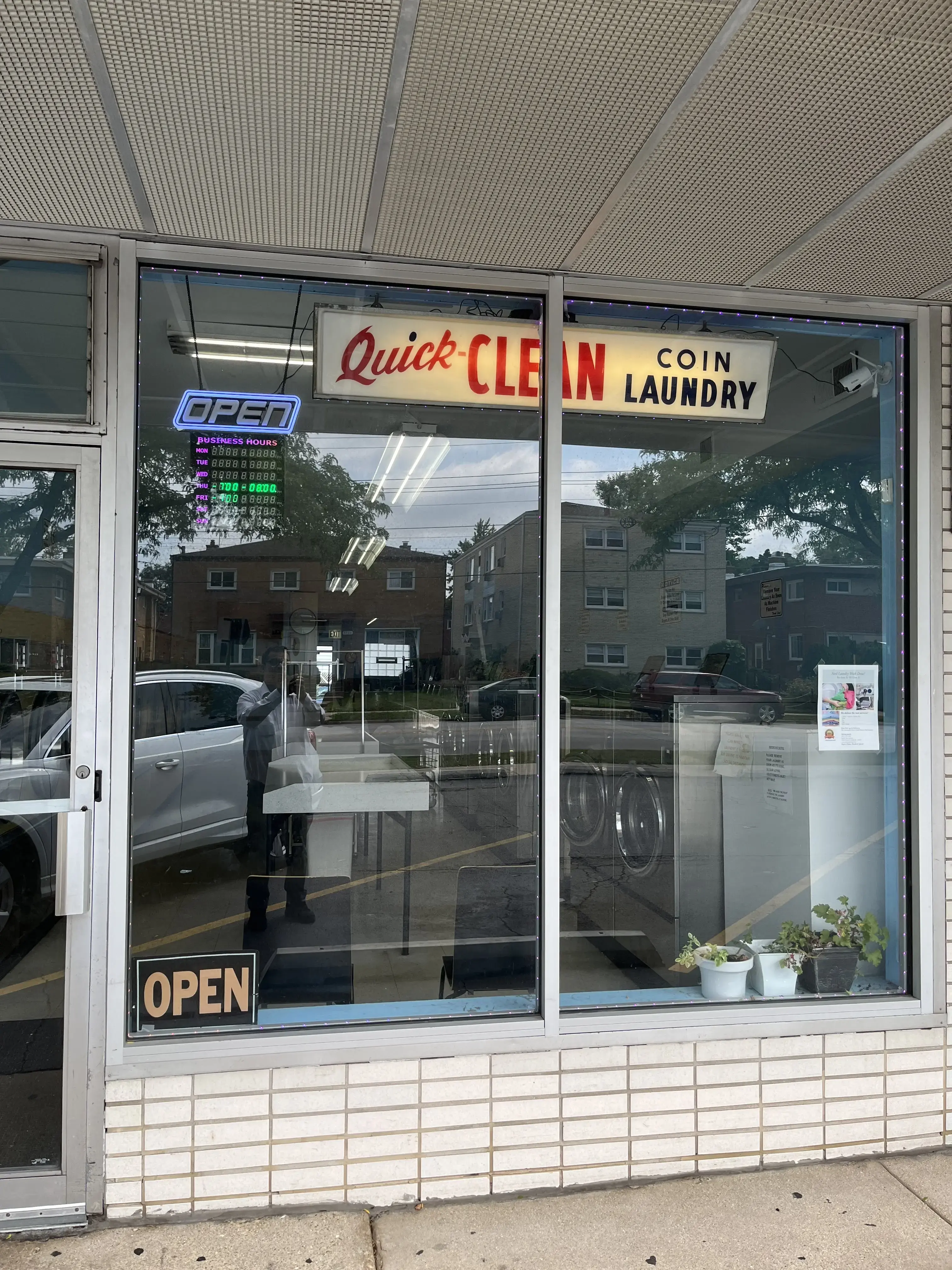 Quick clean coin laundry thumbnail 9