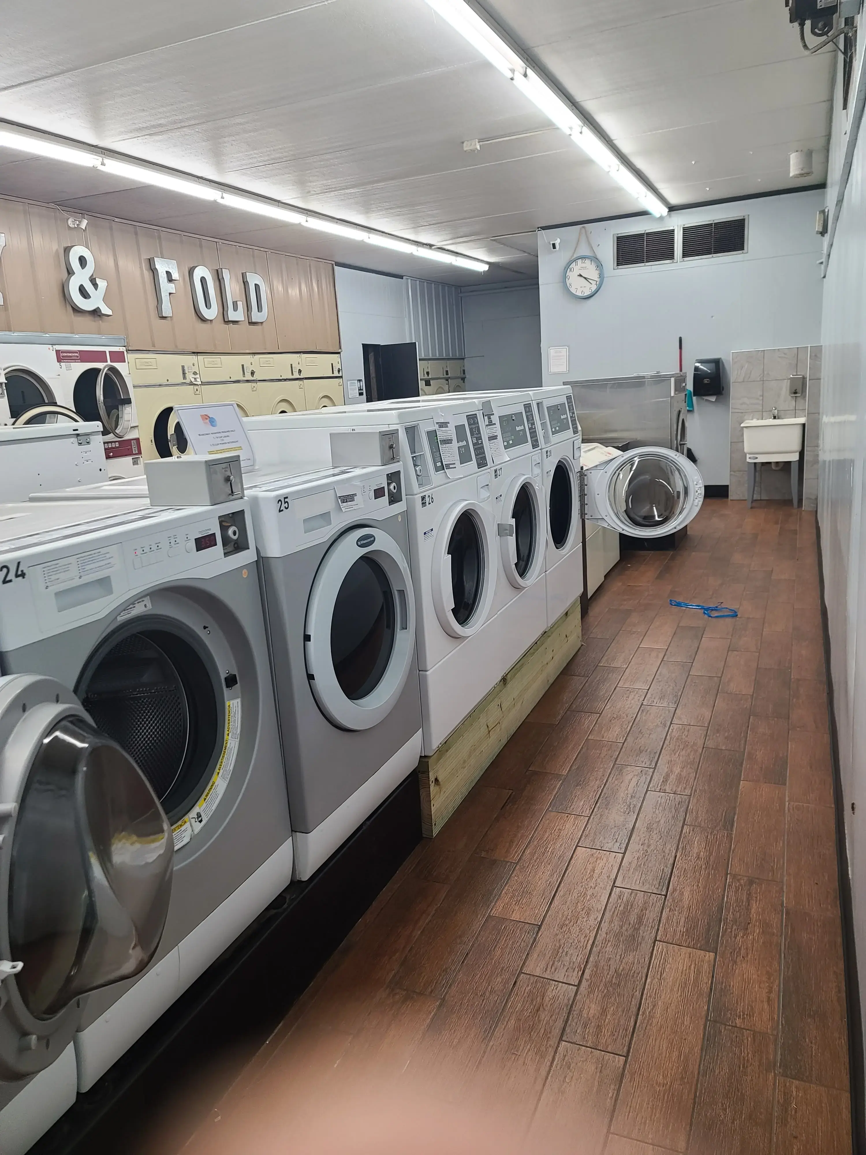 Quick Clean Laundry- Menasha - Image 18