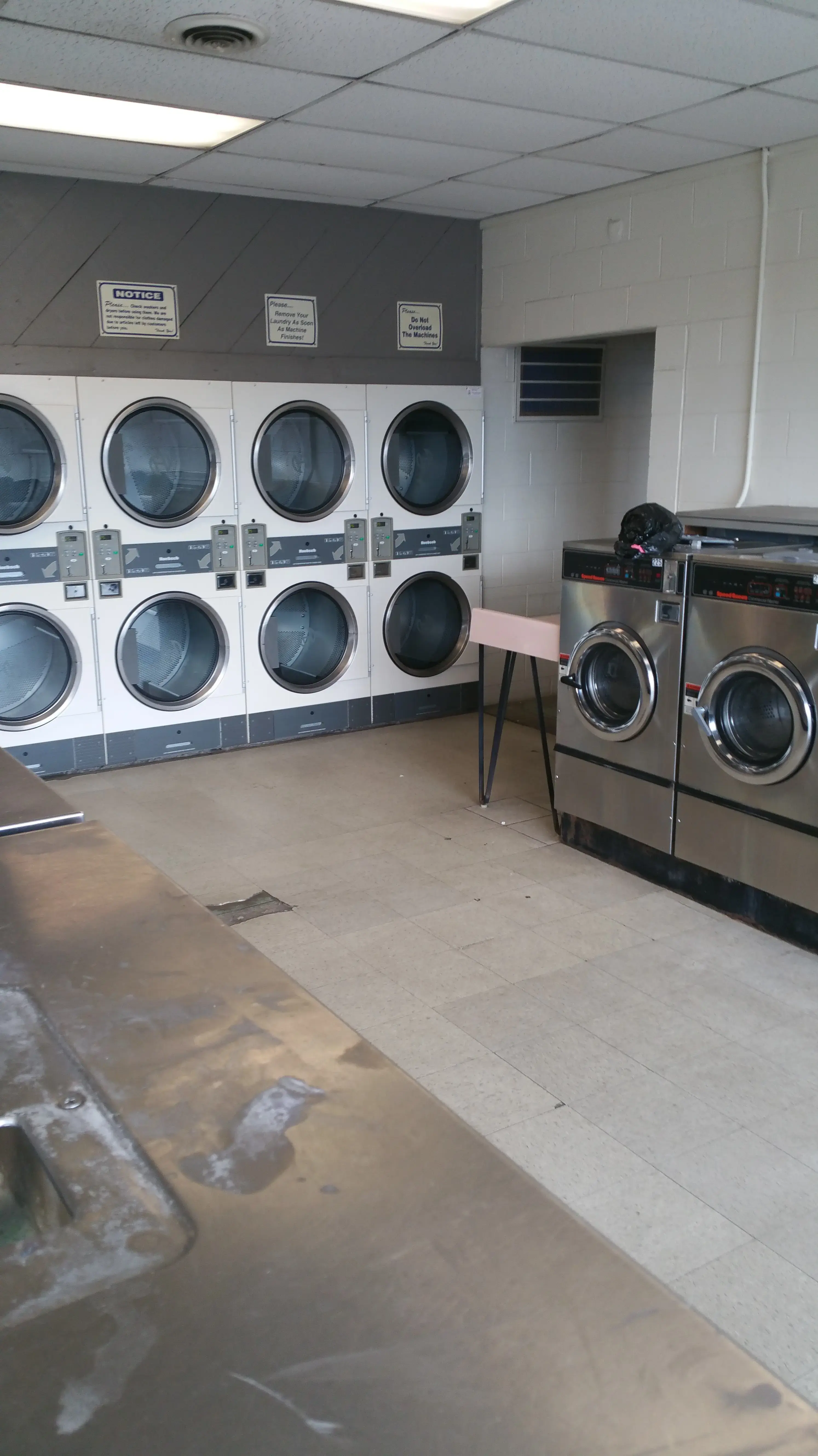 Quick-N-EZ Coin Laundry thumbnail 4