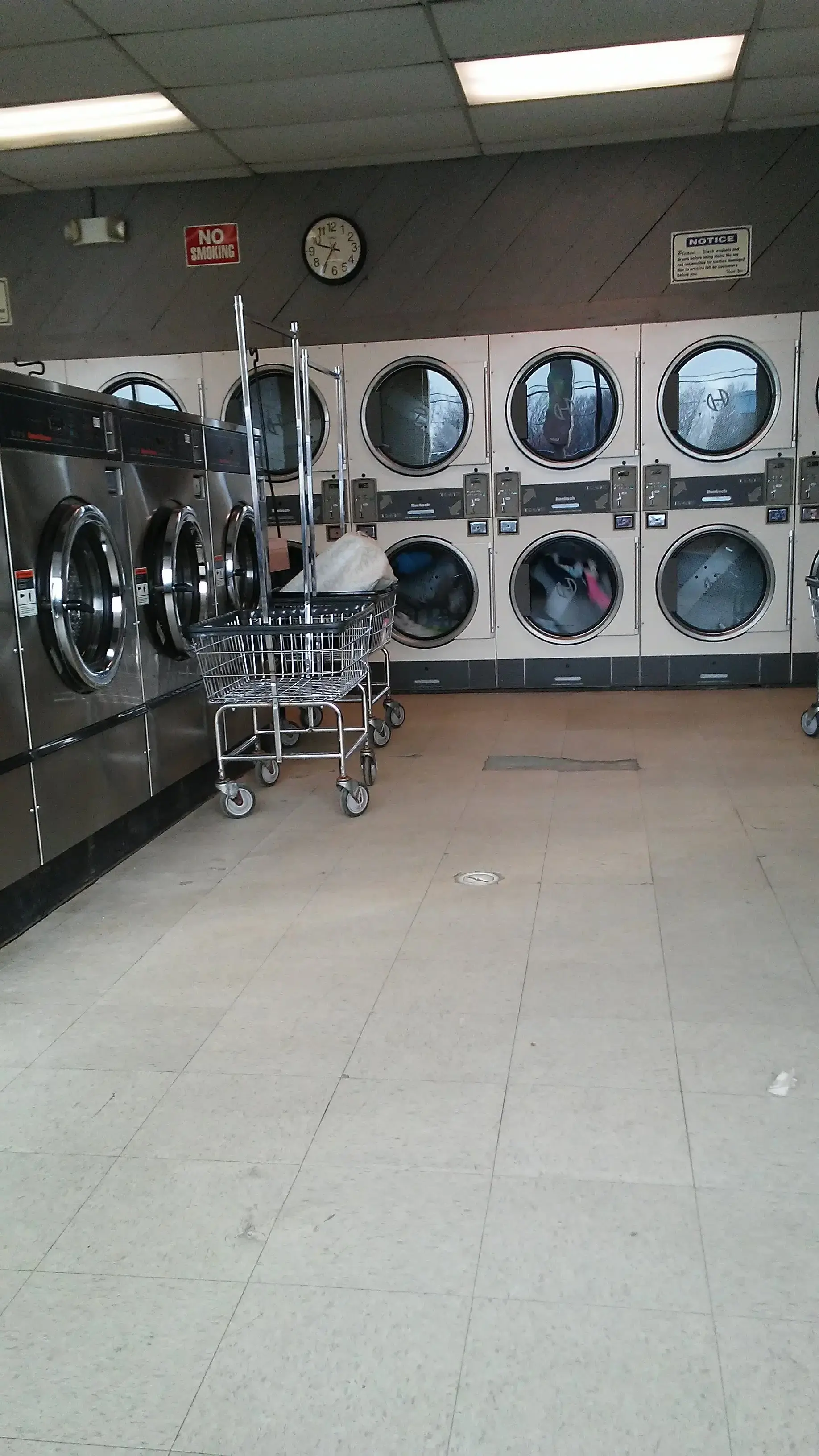 Quick-N-EZ Coin Laundry - Image 3