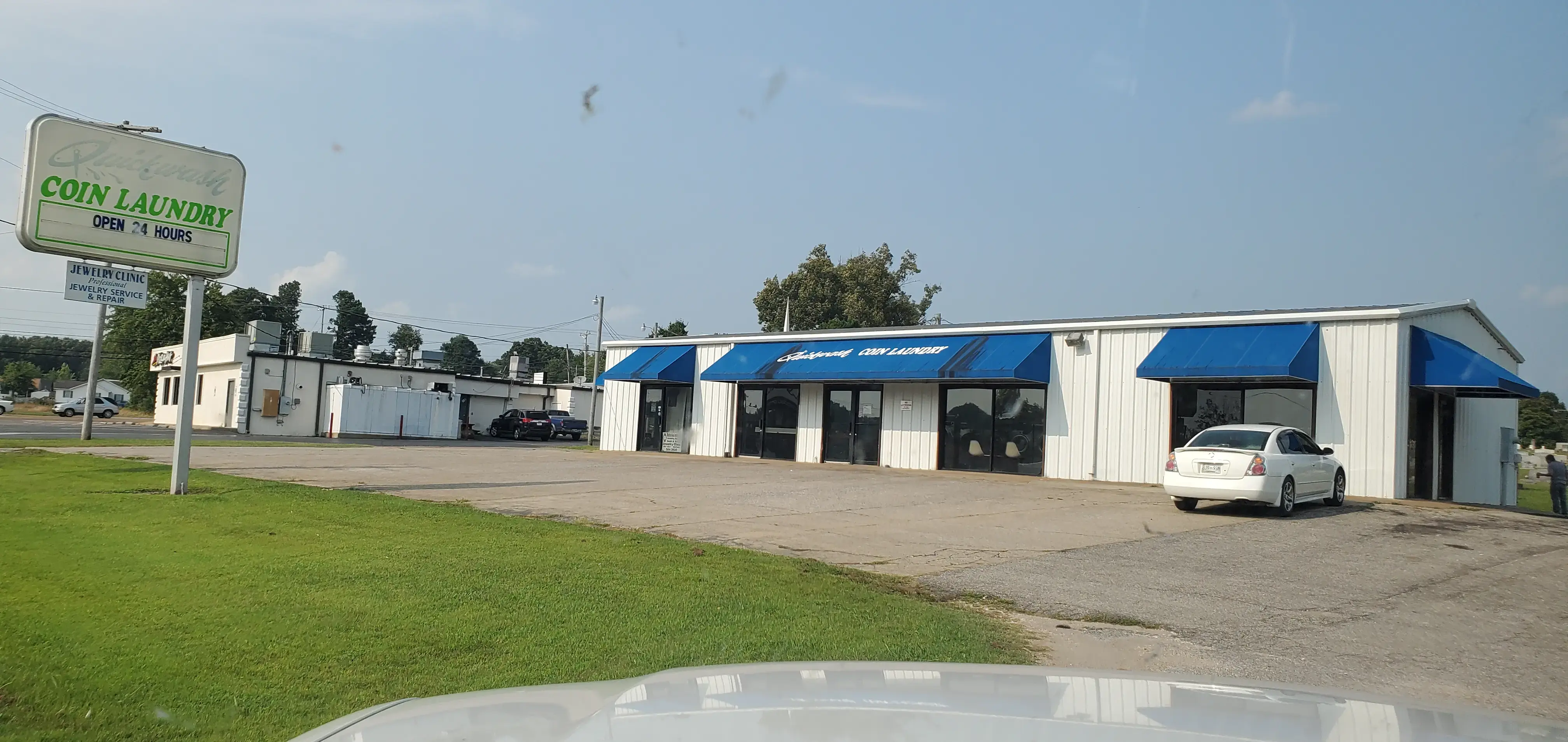 Quickwash Coin Laundry - Image 12