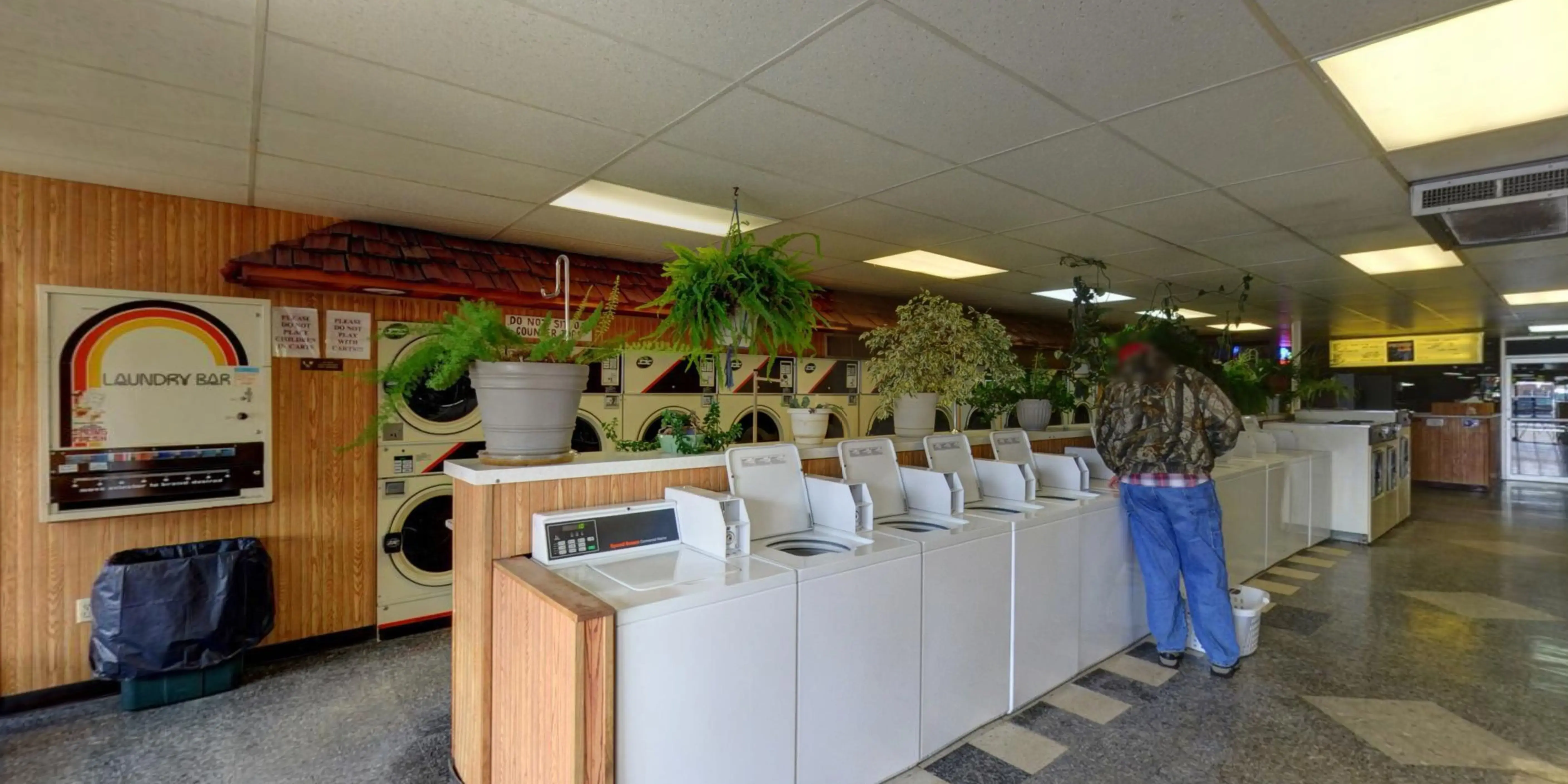 Quik Wash Laundromat thumbnail 11