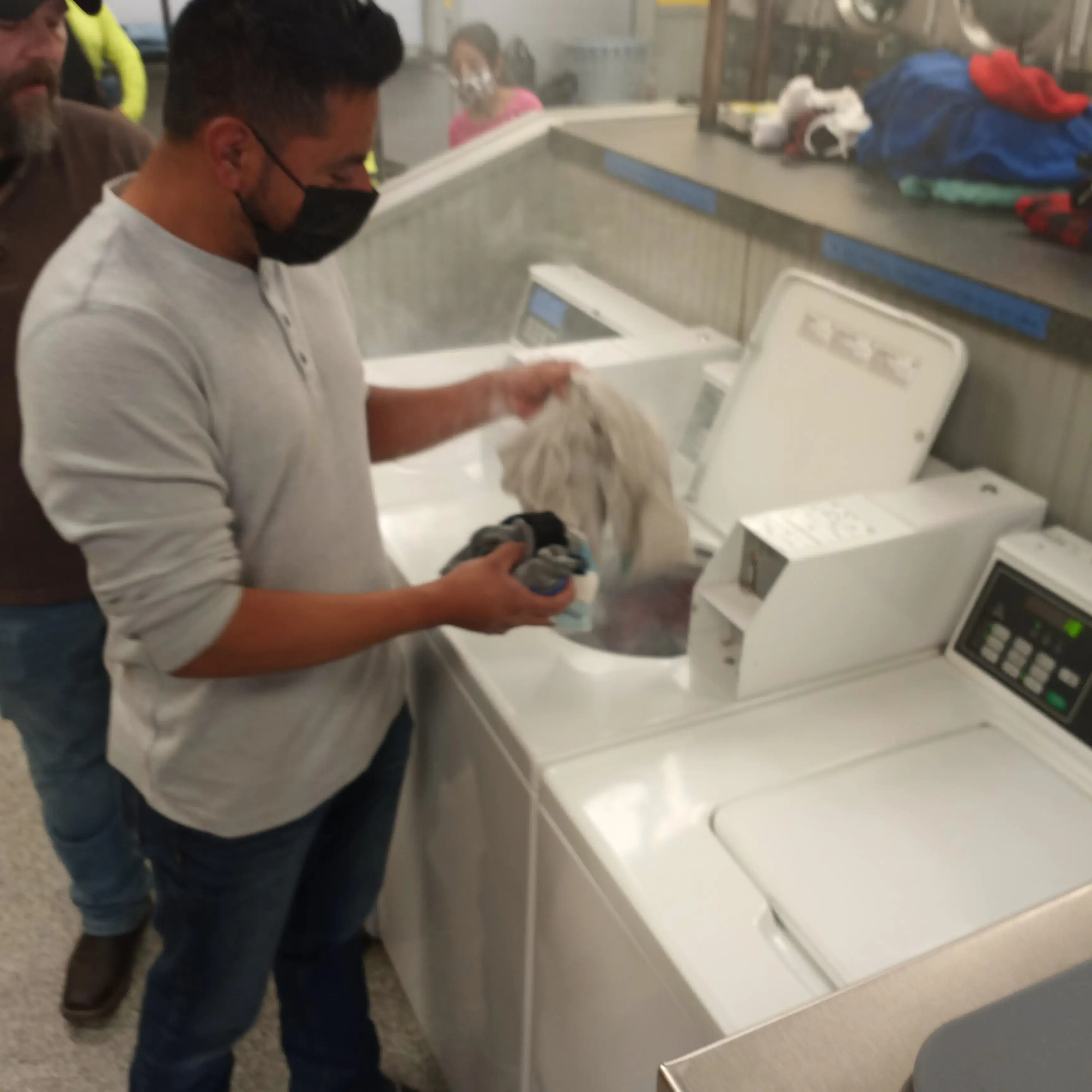 Quik Wash Laundry - Image 15