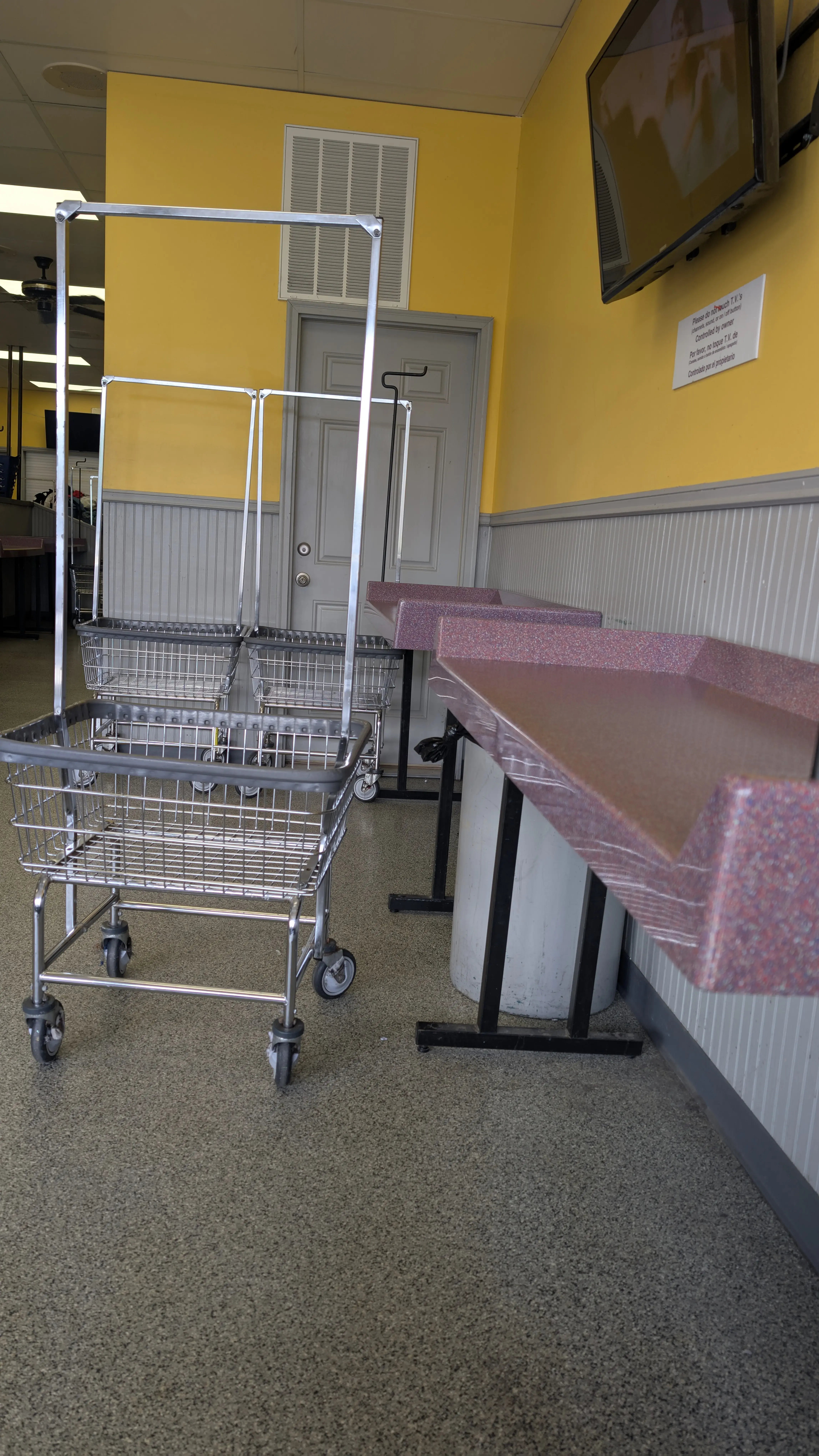 Quik Wash Laundry - Image 1