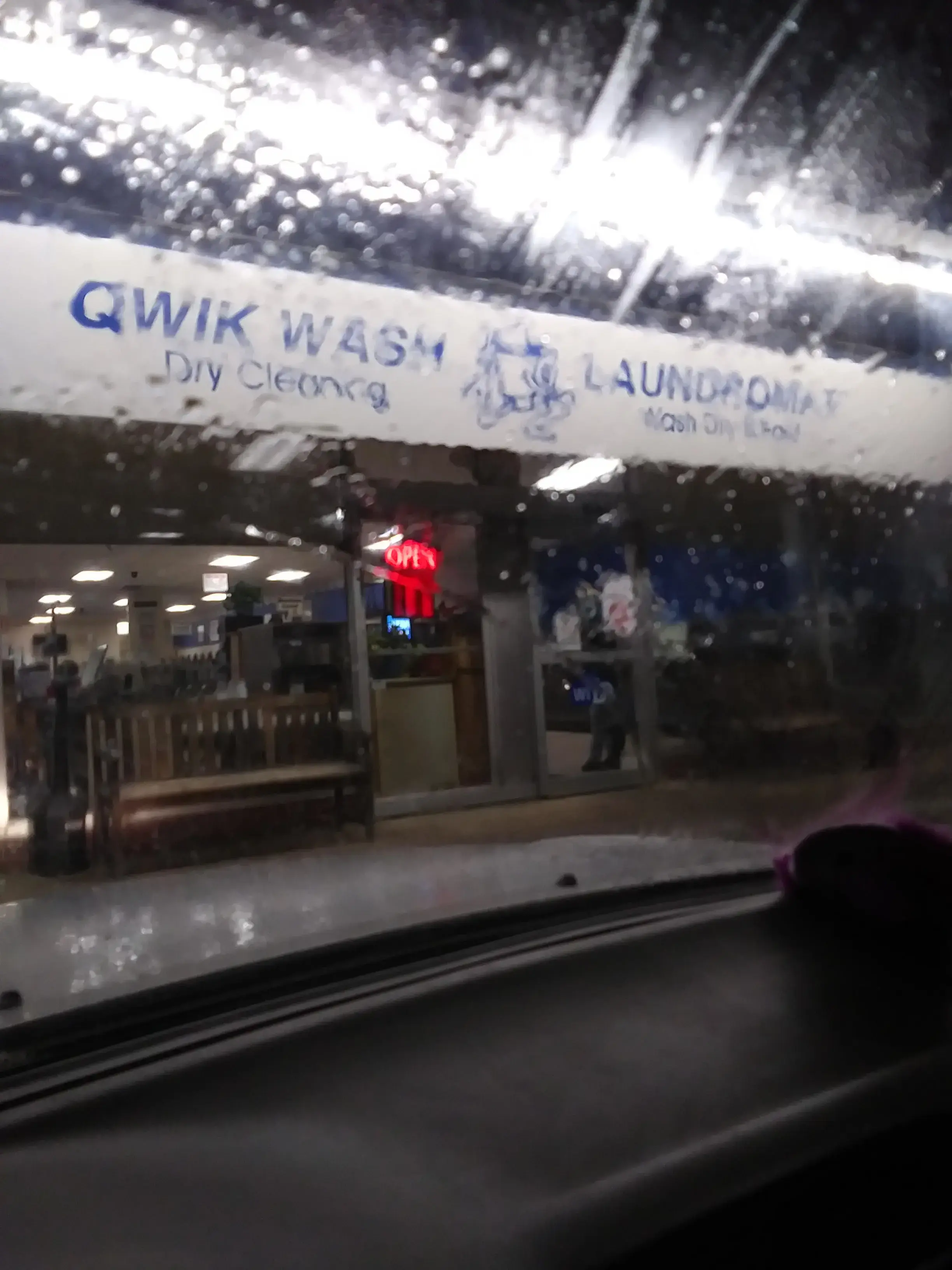 Qwik Wash Laundromat thumbnail 9