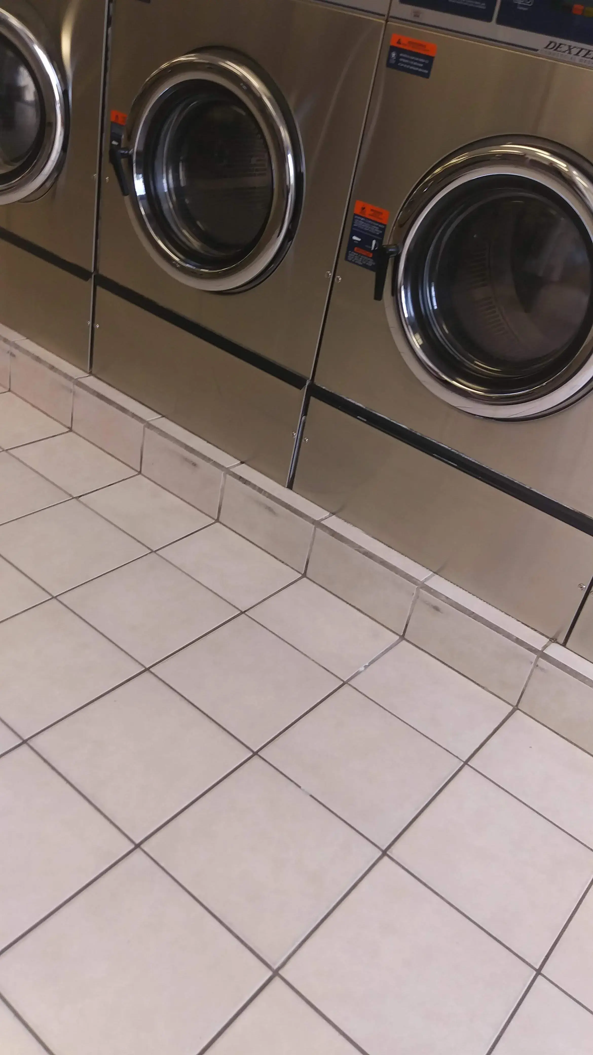 R & R Laundromat thumbnail 4