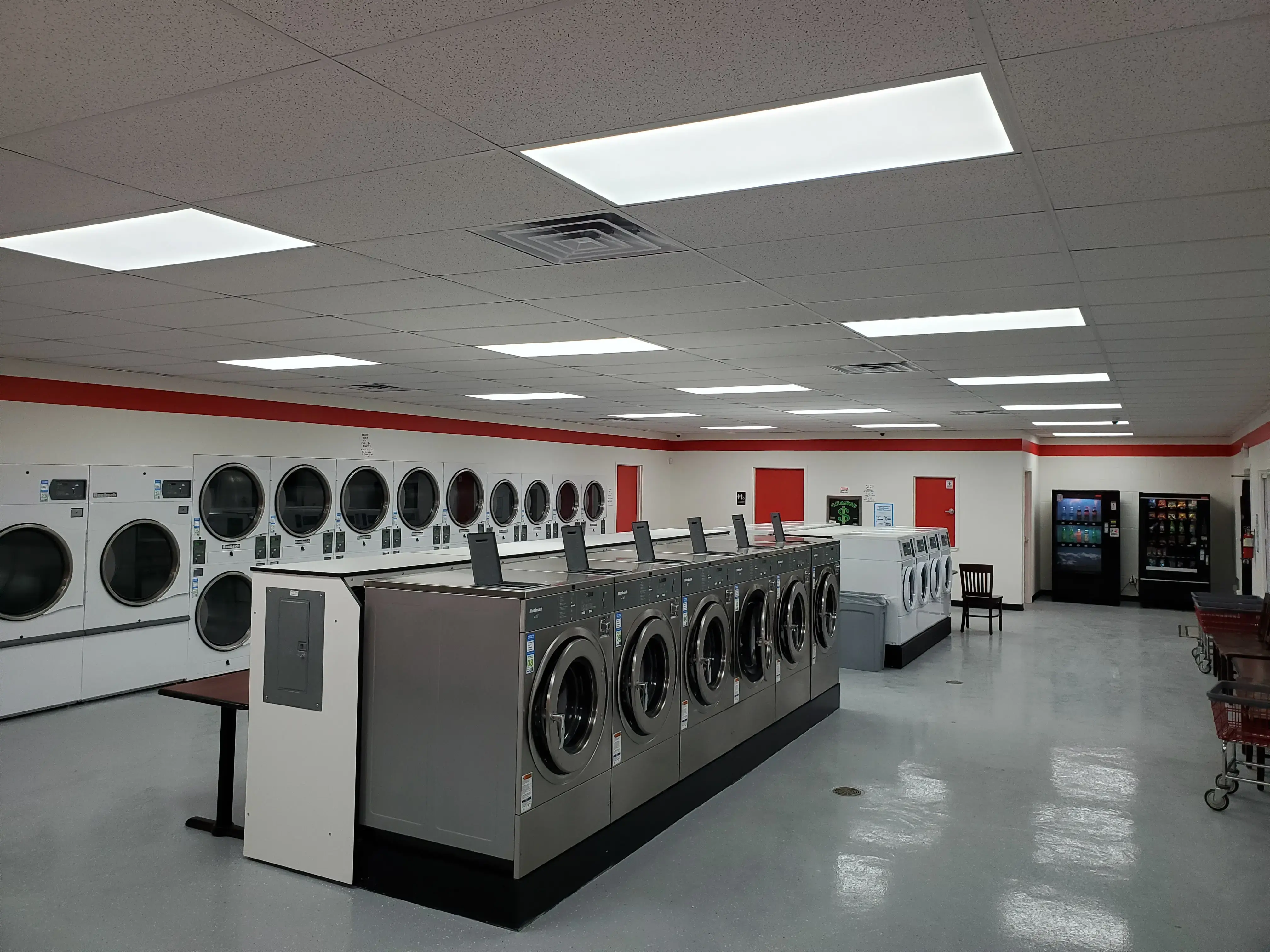 R7 Laundry - Image 6
