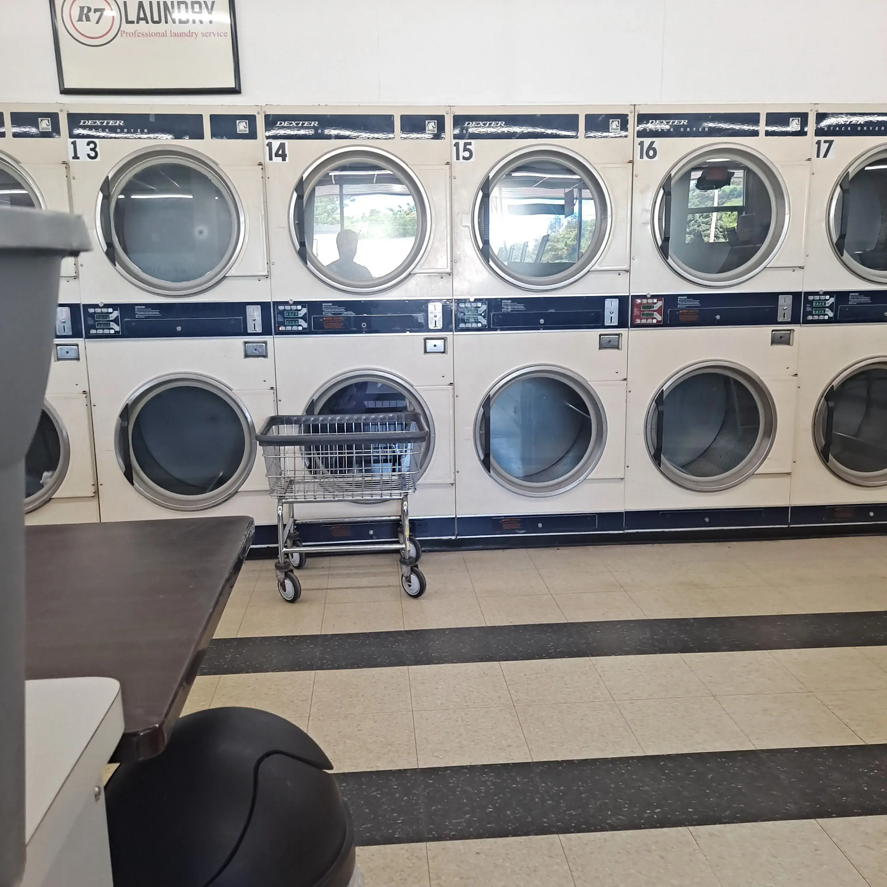 R7 Laundry location