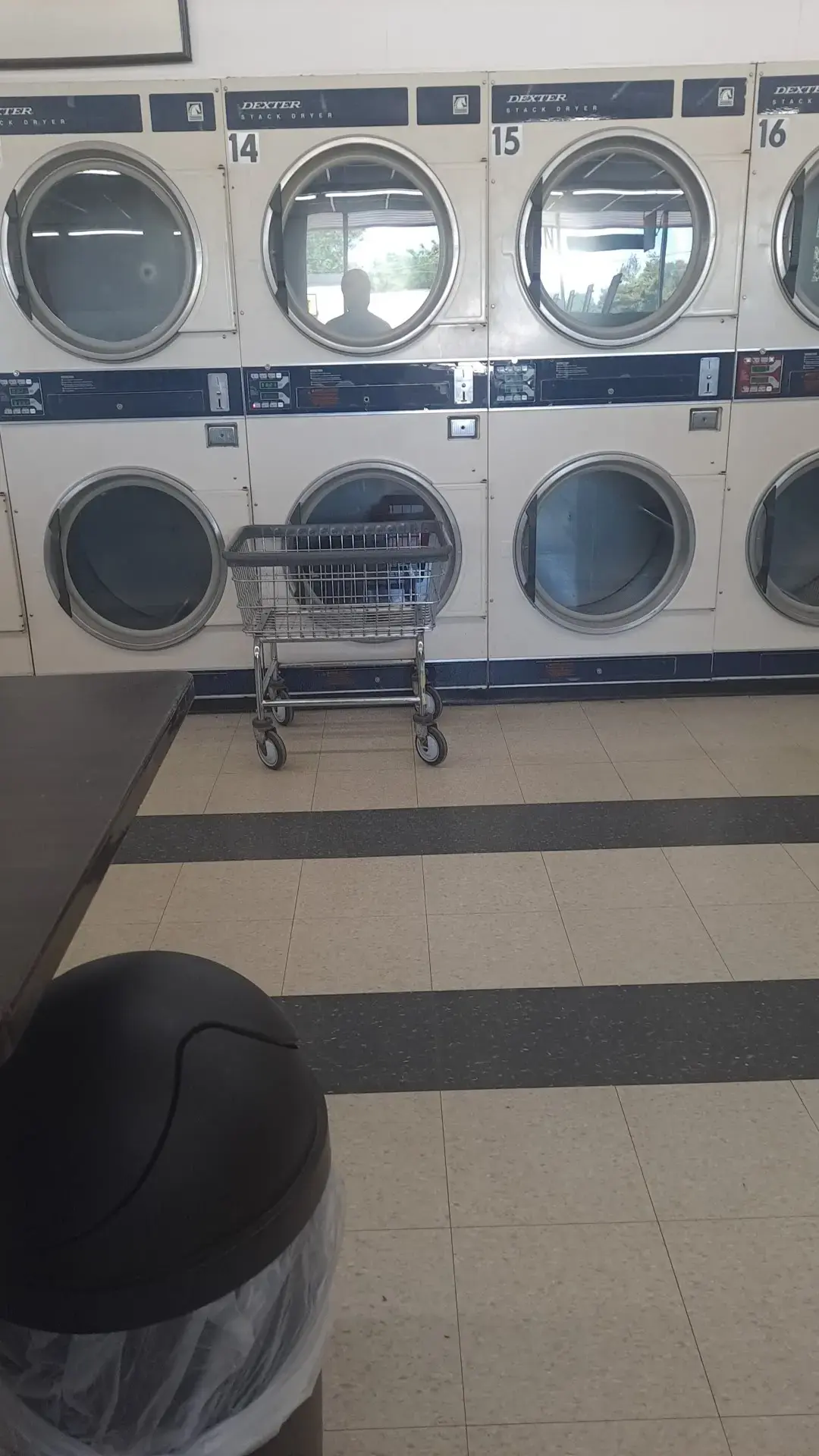 R7 Laundry thumbnail 19