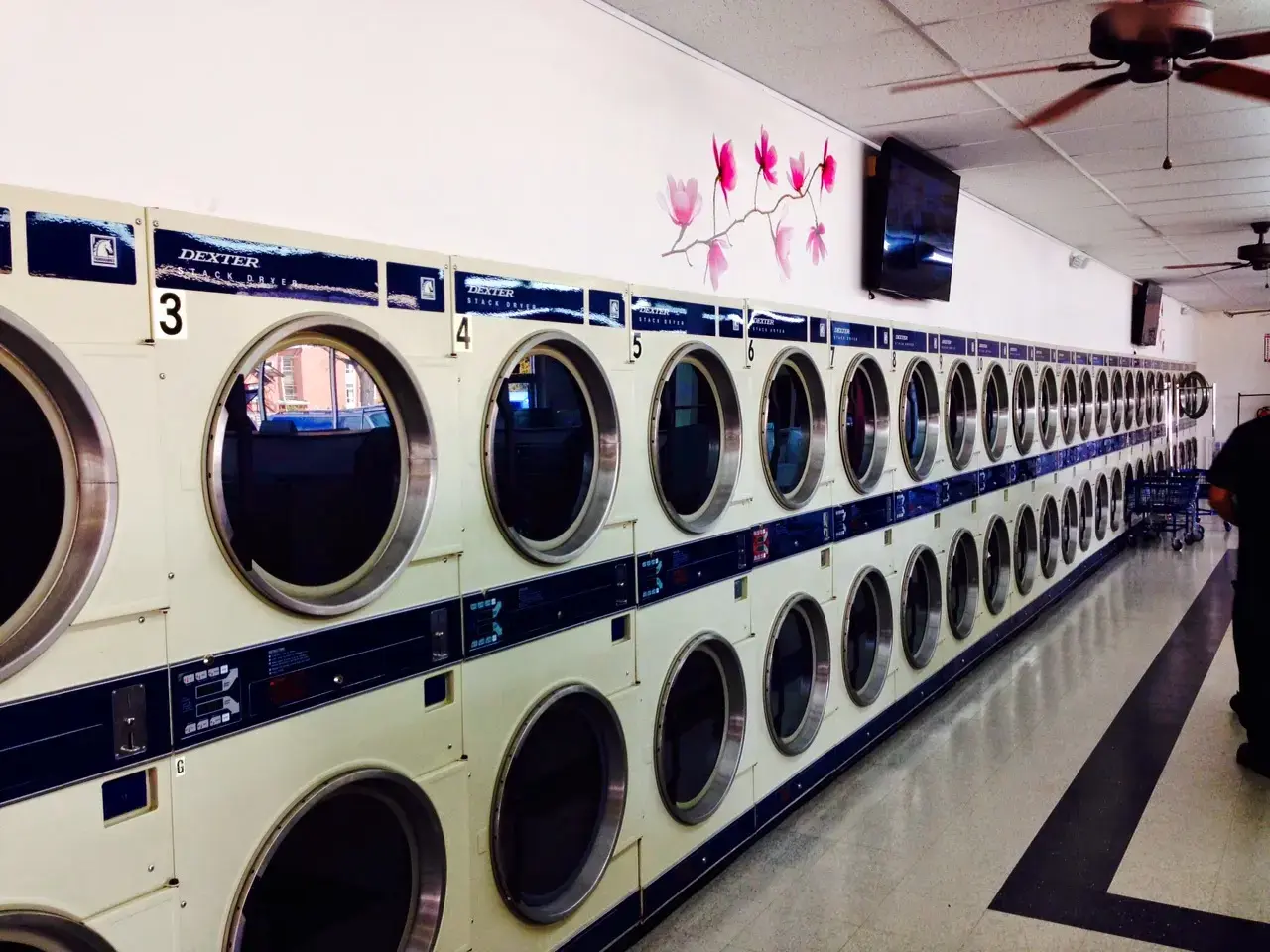 R7 Laundry - Image 20