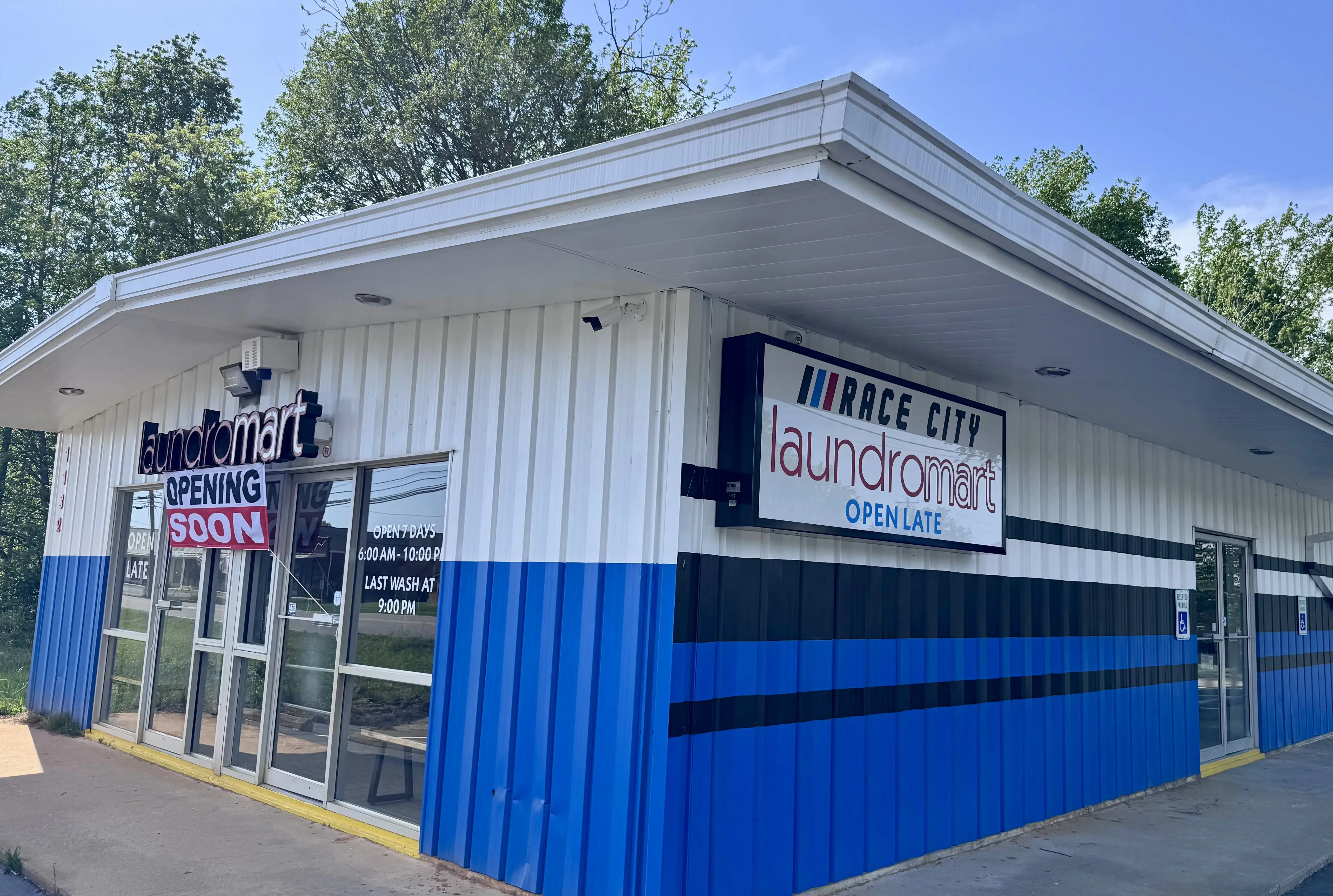 Race City Laundromart - Image 8
