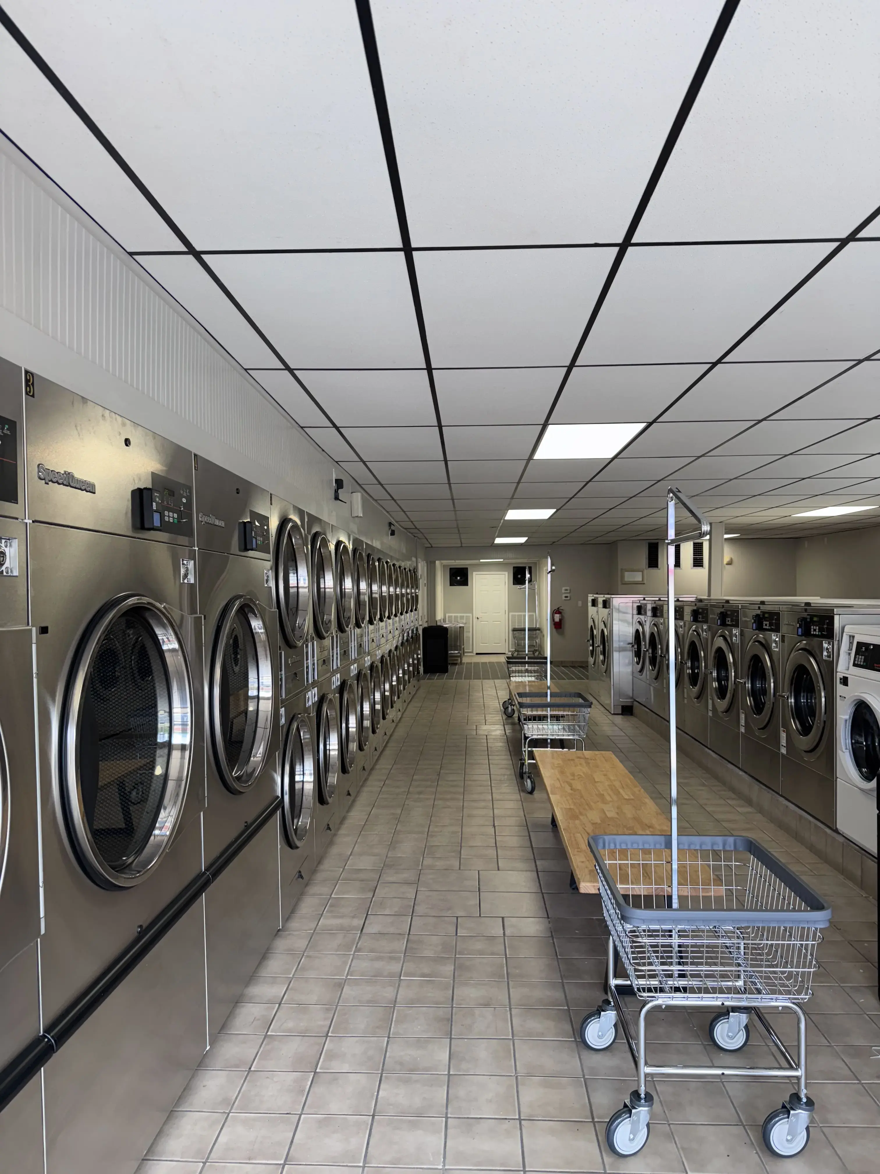 Race City Laundromart - Image 12