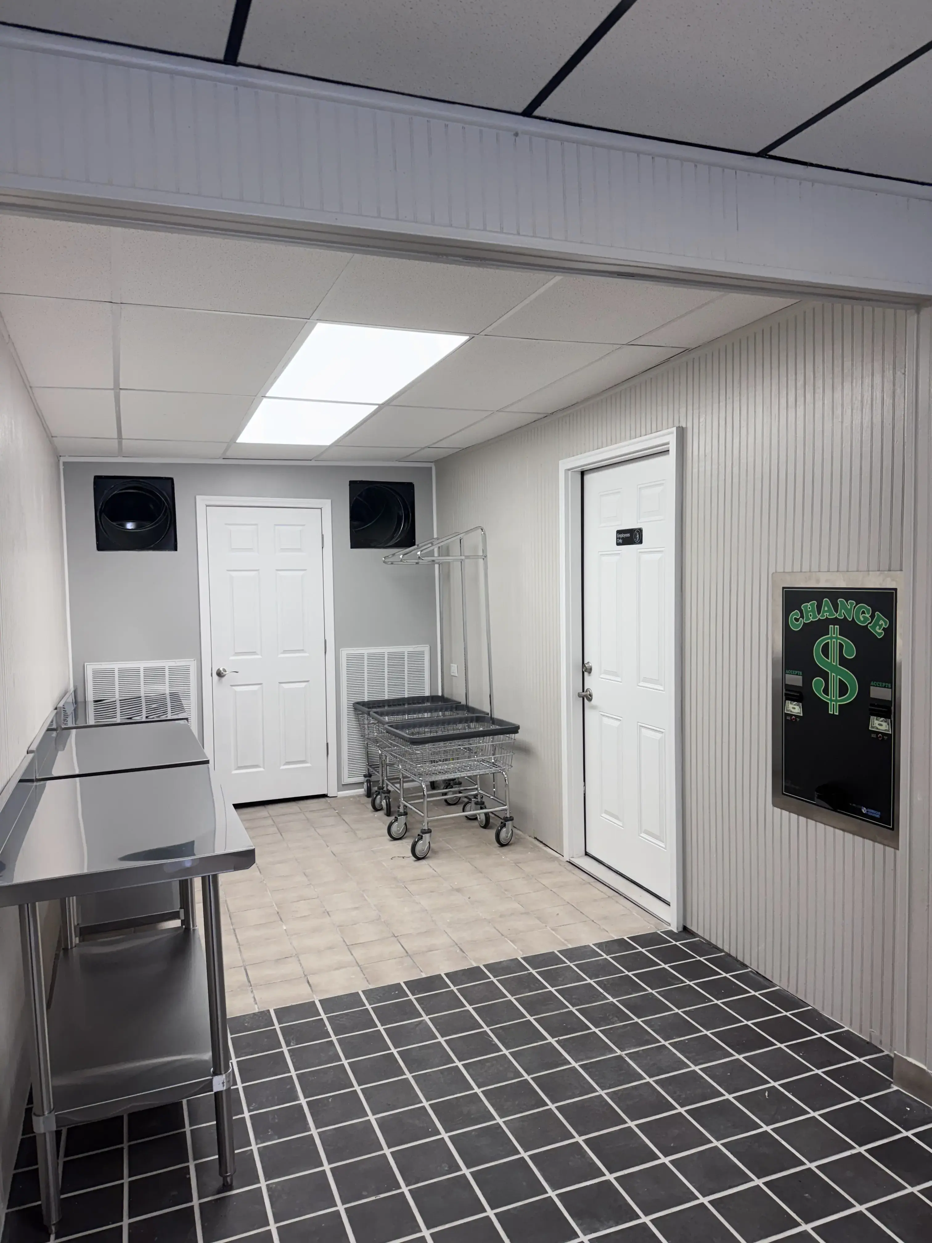 Race City Laundromart - Image 7