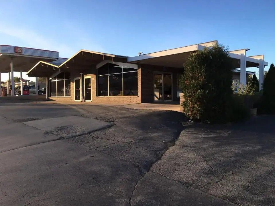 Racine Cleaners & Alterations - Image 2
