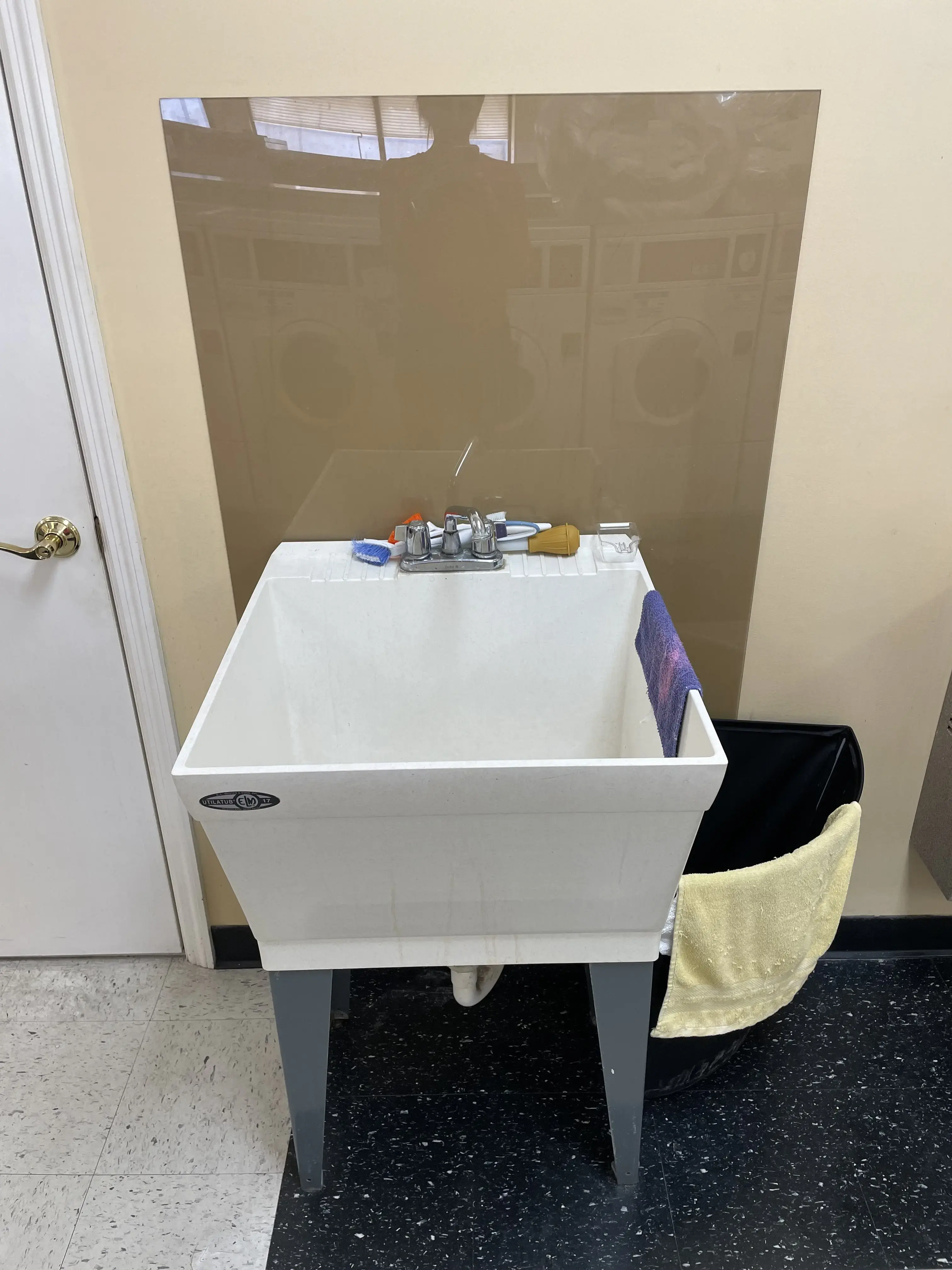 Rain Or Shine Laundromat thumbnail 16