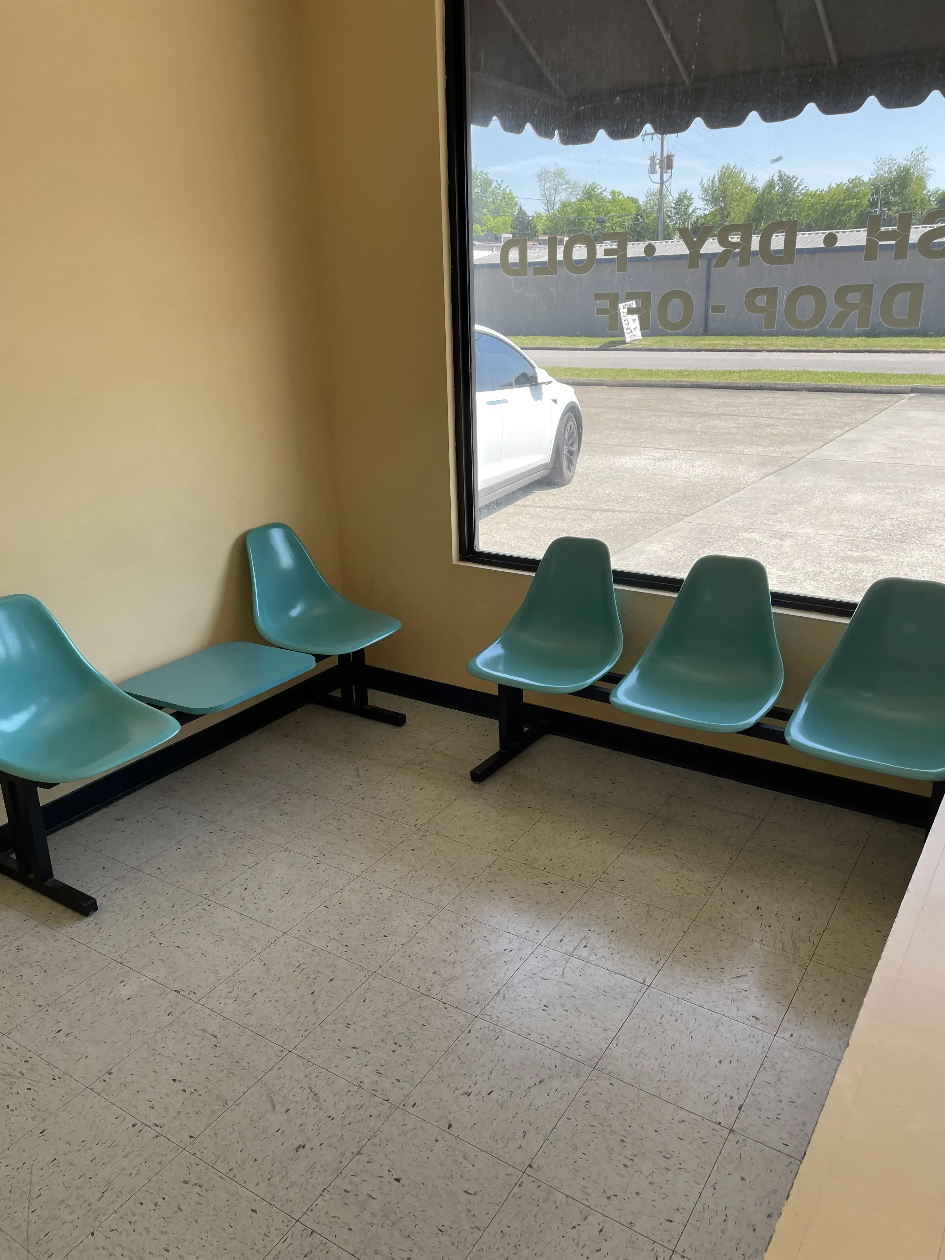 Rain Or Shine Laundromat - Image 7