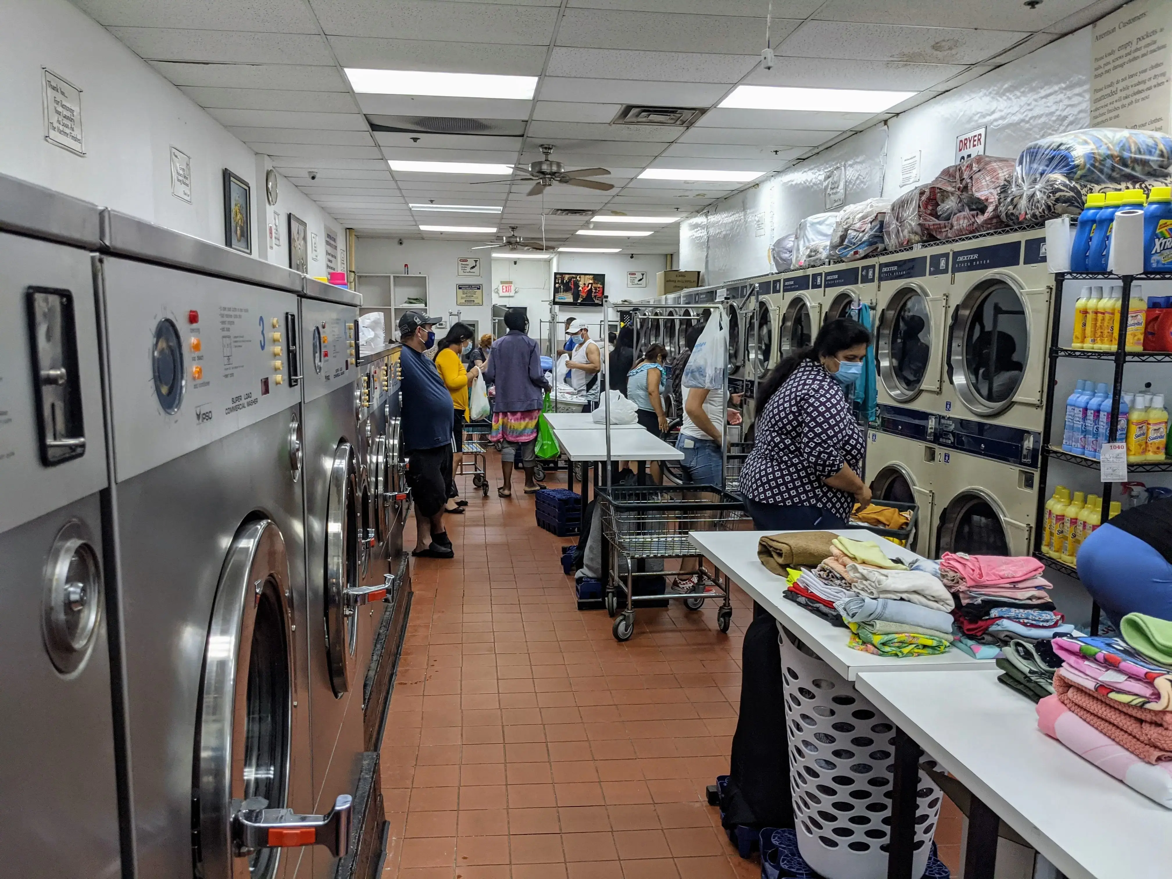 Rainbow Laundromat - Image 13