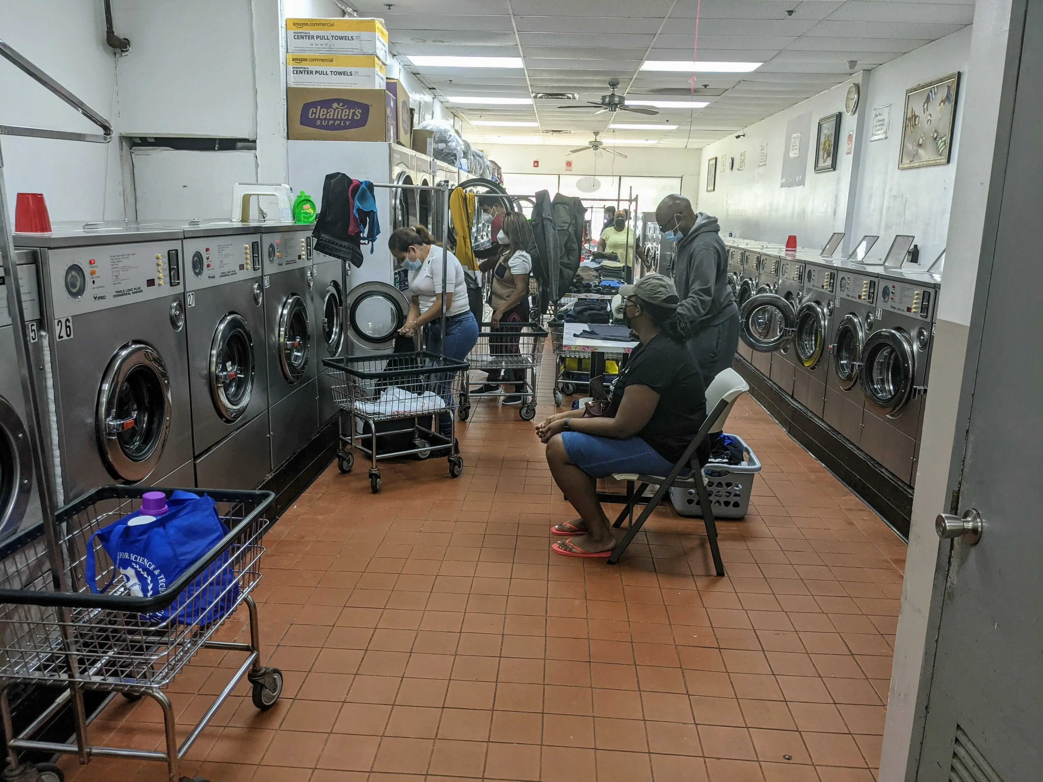 Rainbow Laundromat - Image 8