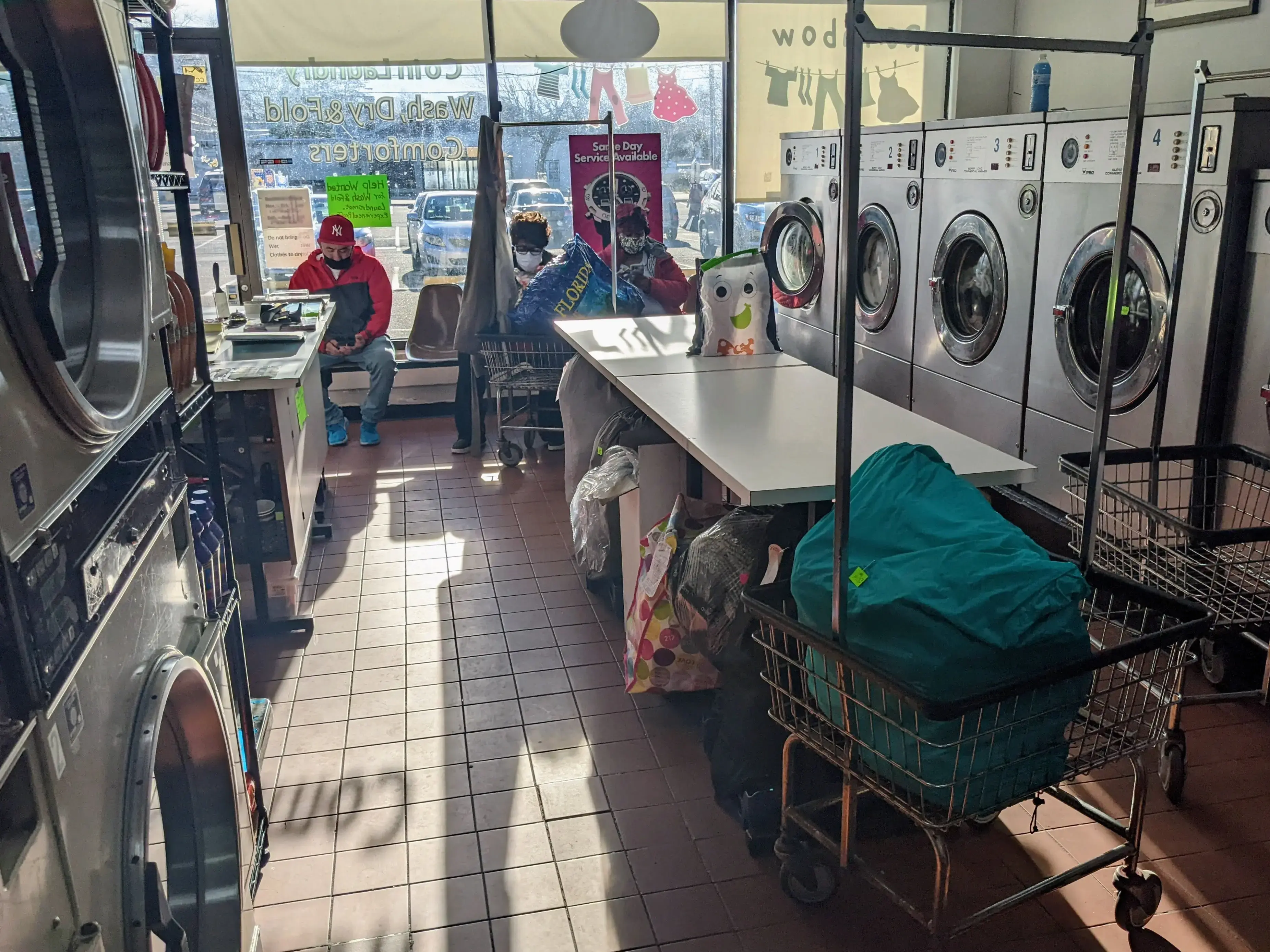 Rainbow Laundromat - Image 18