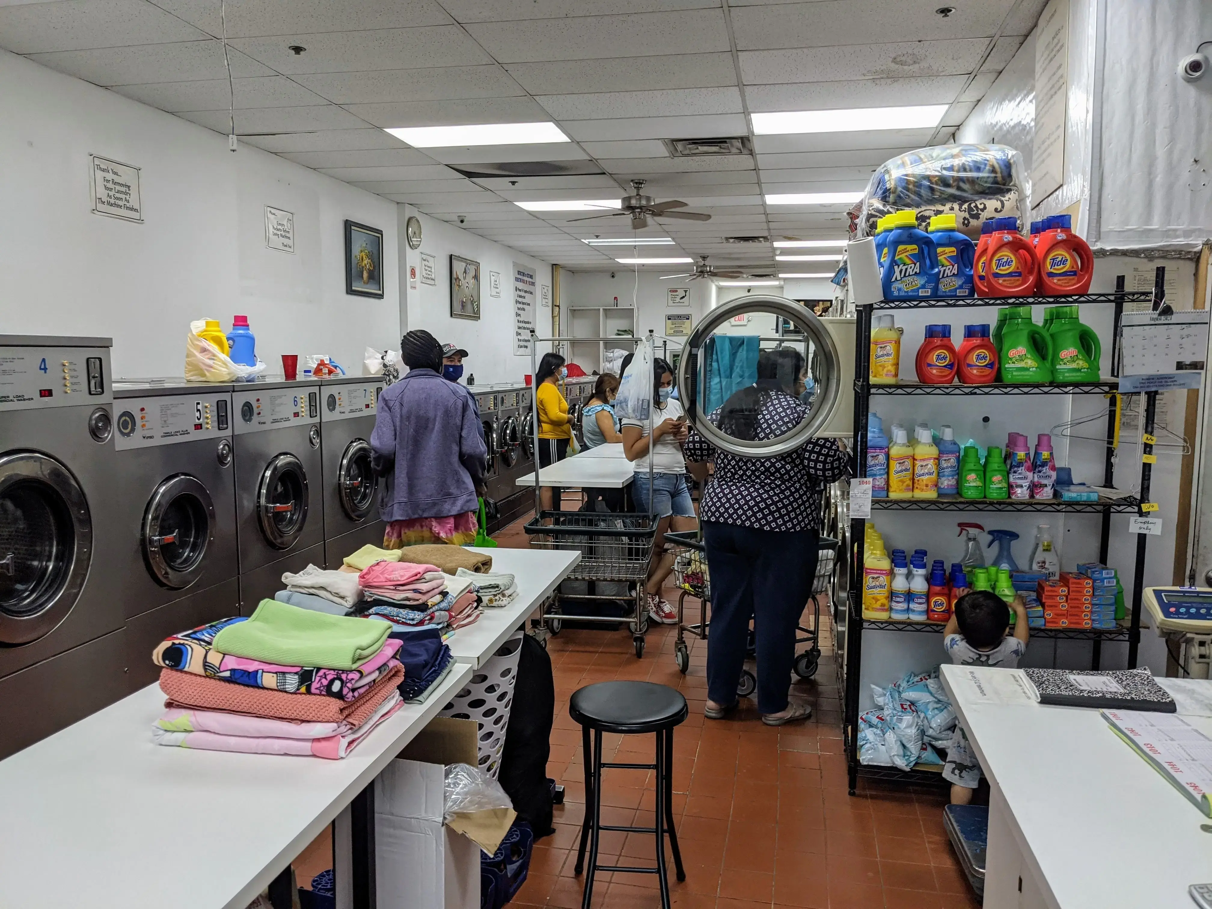 Rainbow Laundromat - Image 15