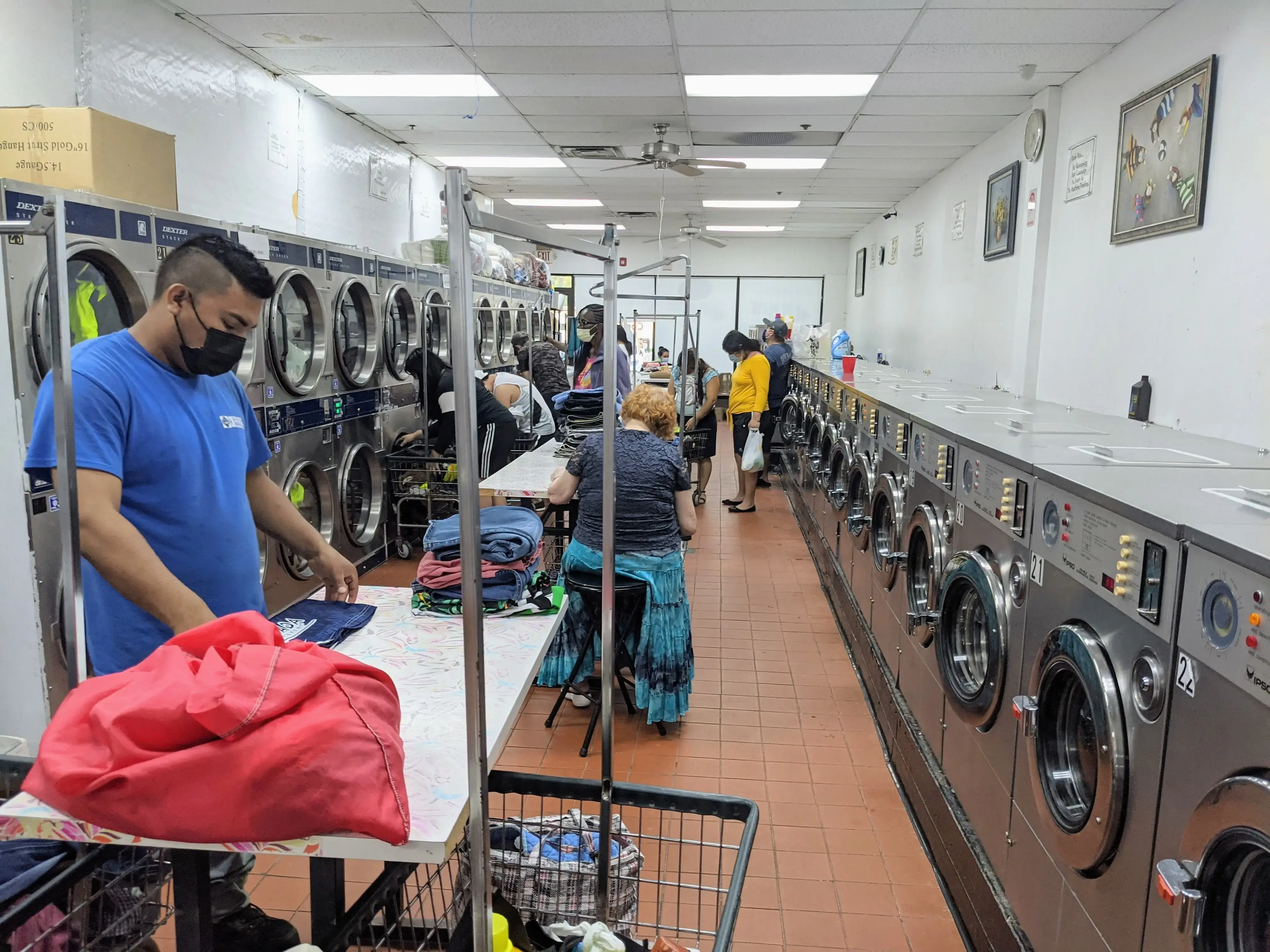 Rainbow Laundromat - Image 9