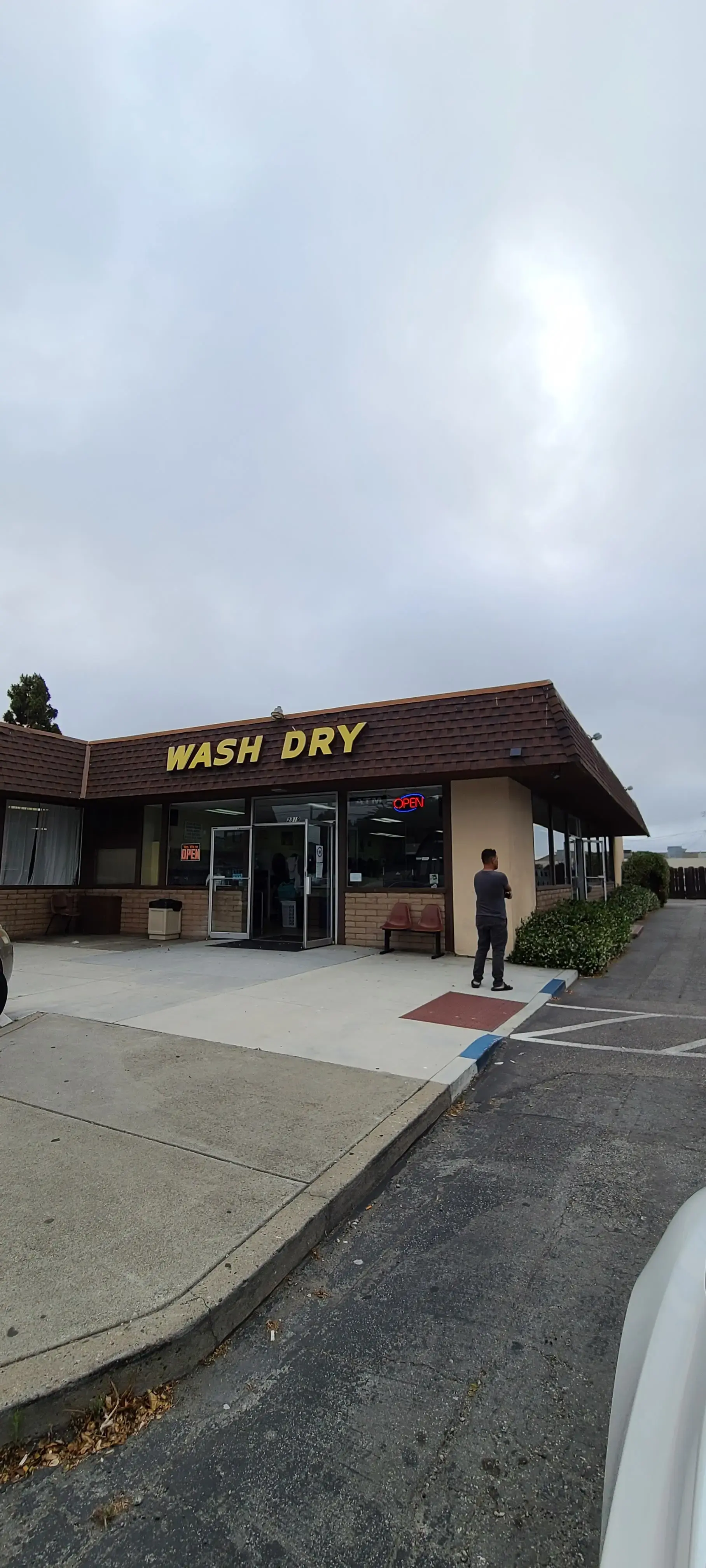 Randazzo's Wash & Dry thumbnail 2