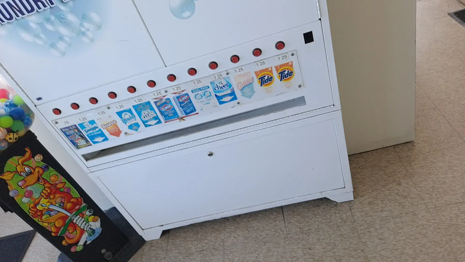 Randazzo's Wash & Dry - Image 14