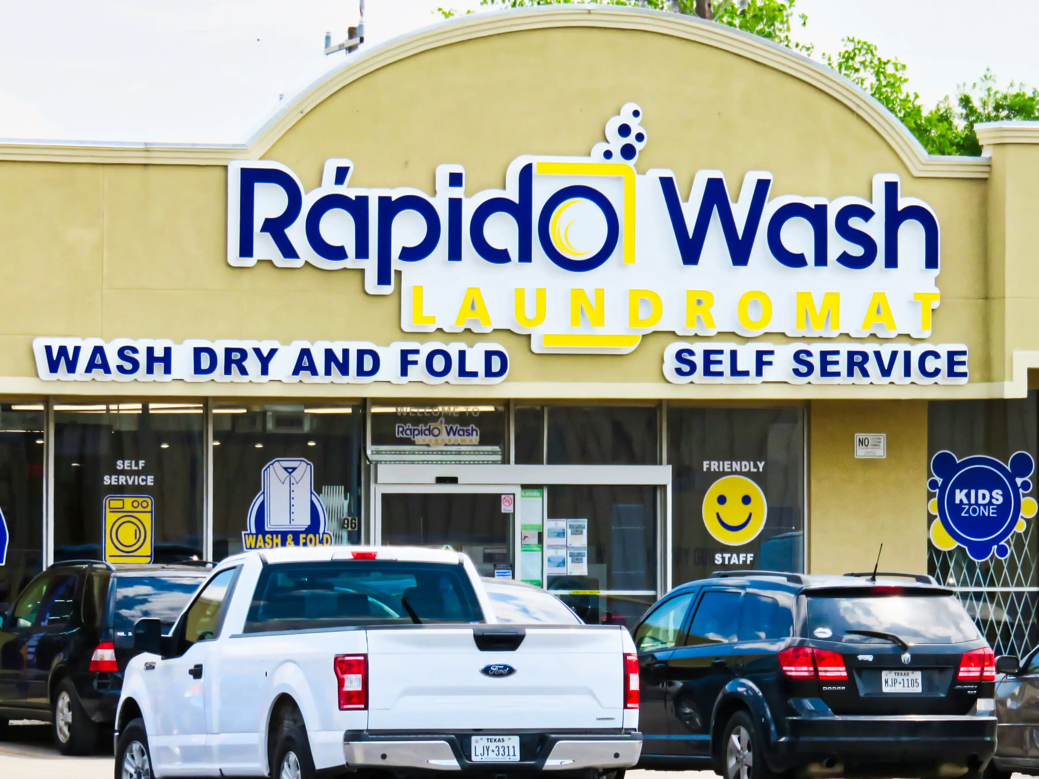 Rapido Wash Laundromat - Wash N Fold location