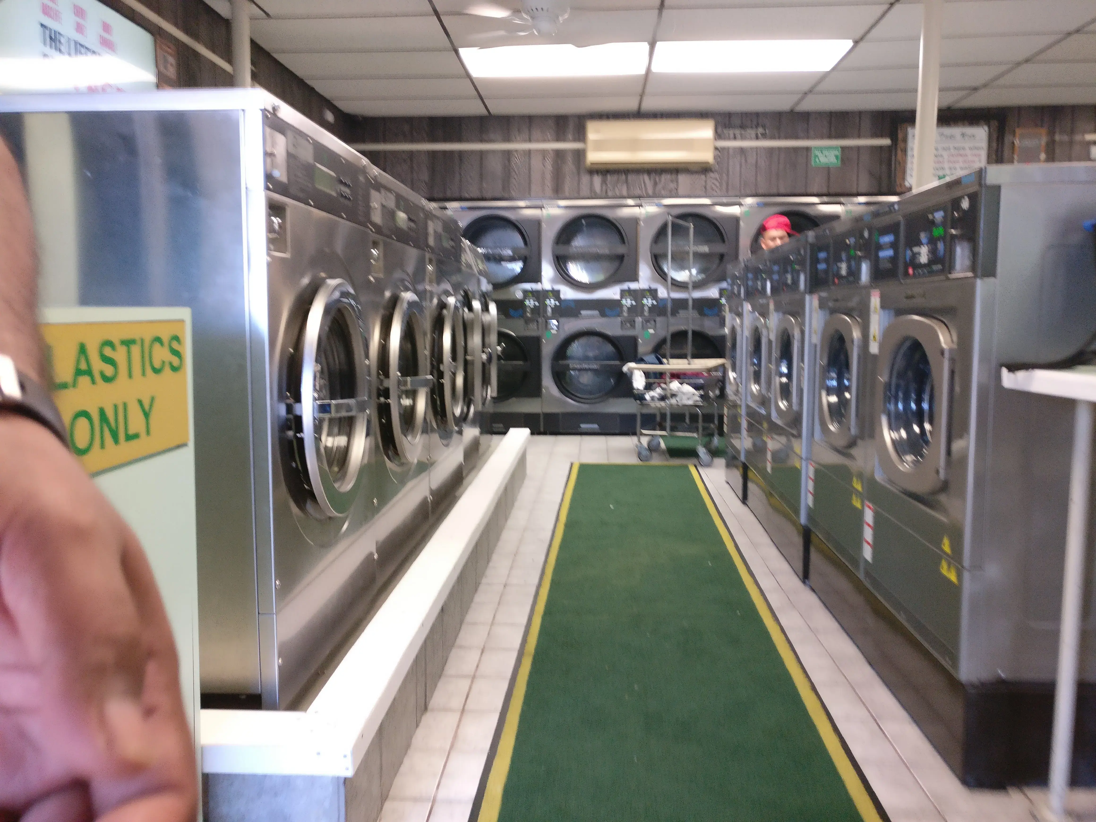 Raritan Laundromat thumbnail 8