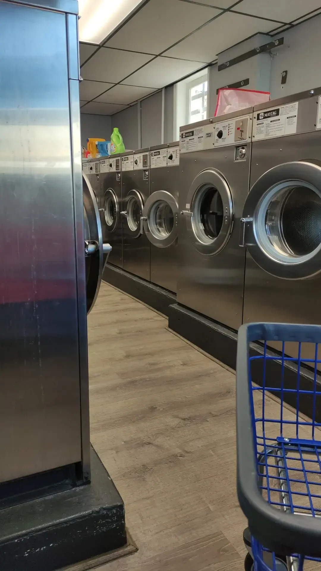 Ray's Coin OP Laundromat thumbnail 6